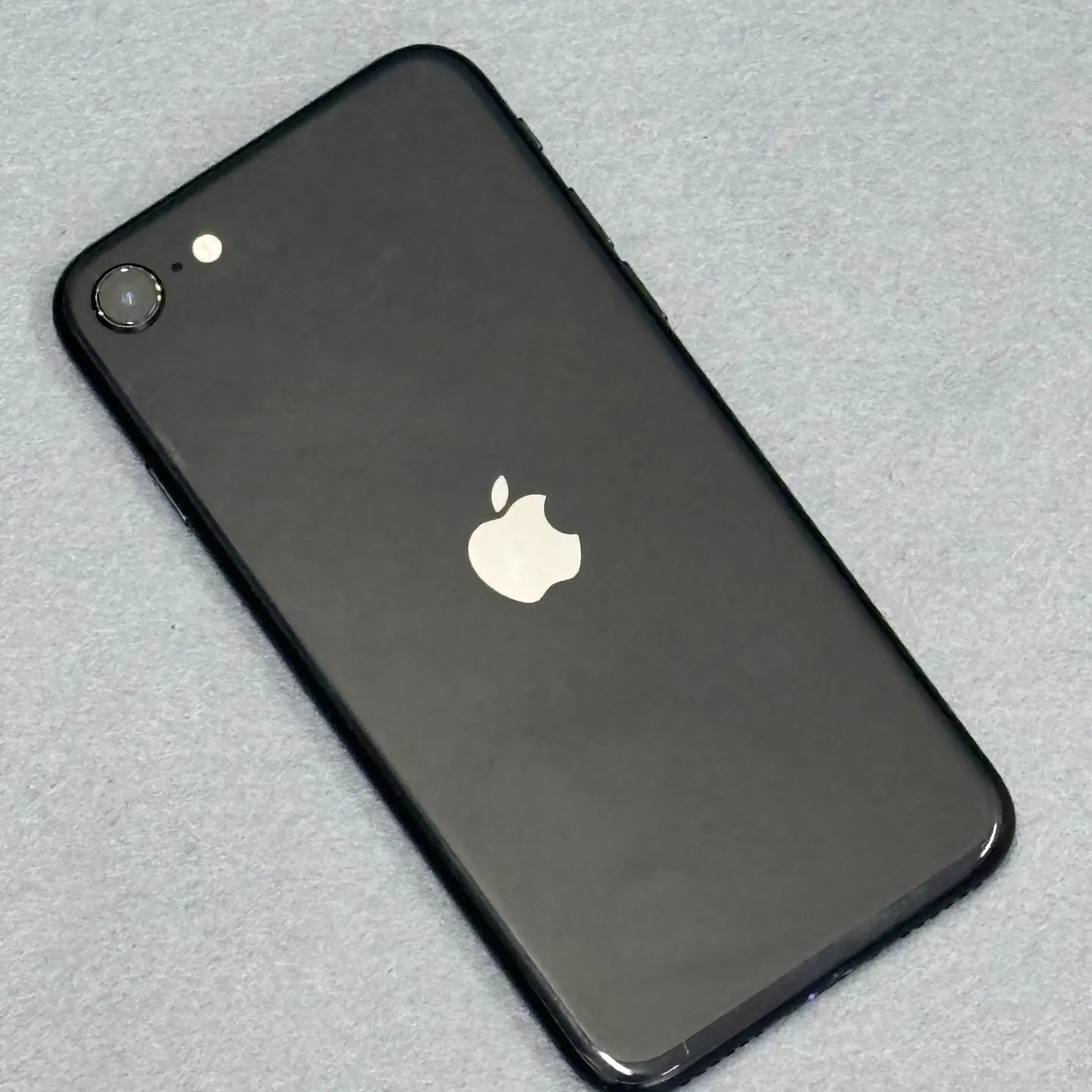 iPhone SEをお買取りさせていただきました。