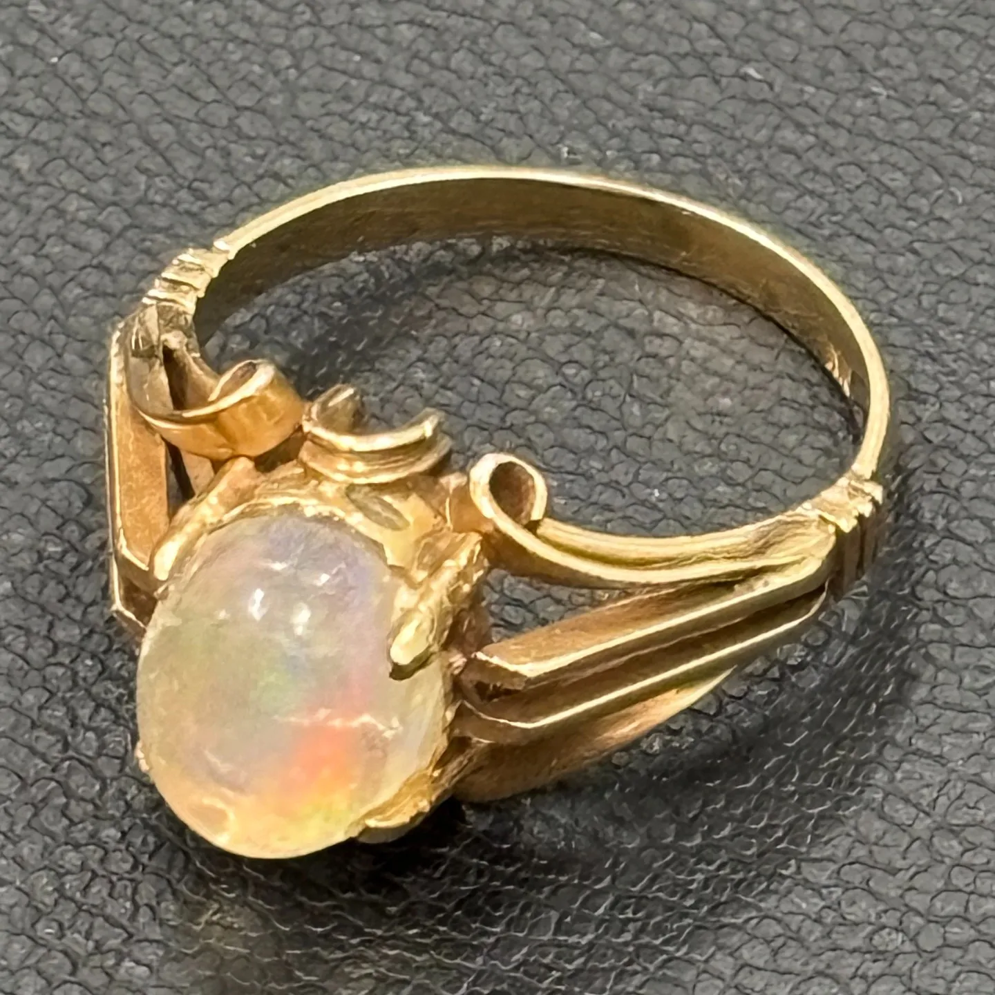 金のリングをお買取りさせていただきました。