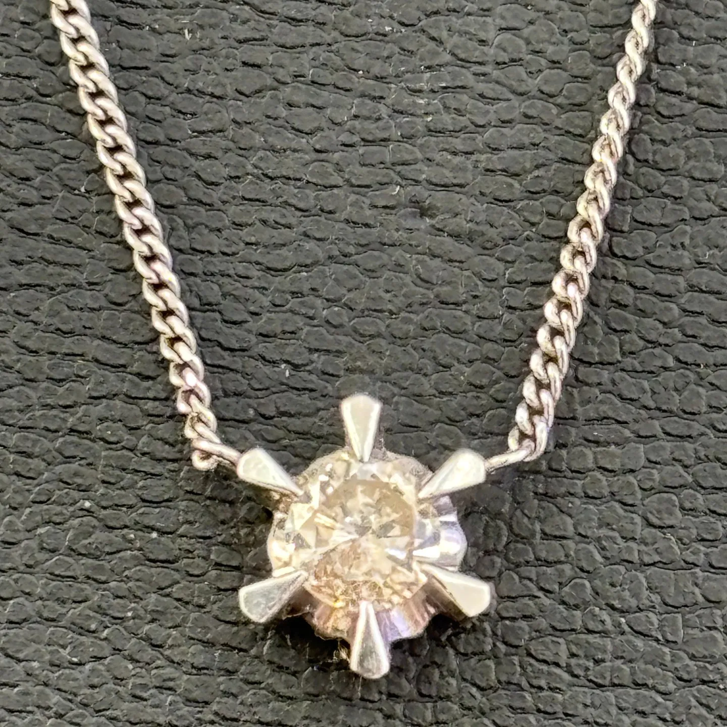 プラチナのダイヤネックレスをお買取りさせていただきました。