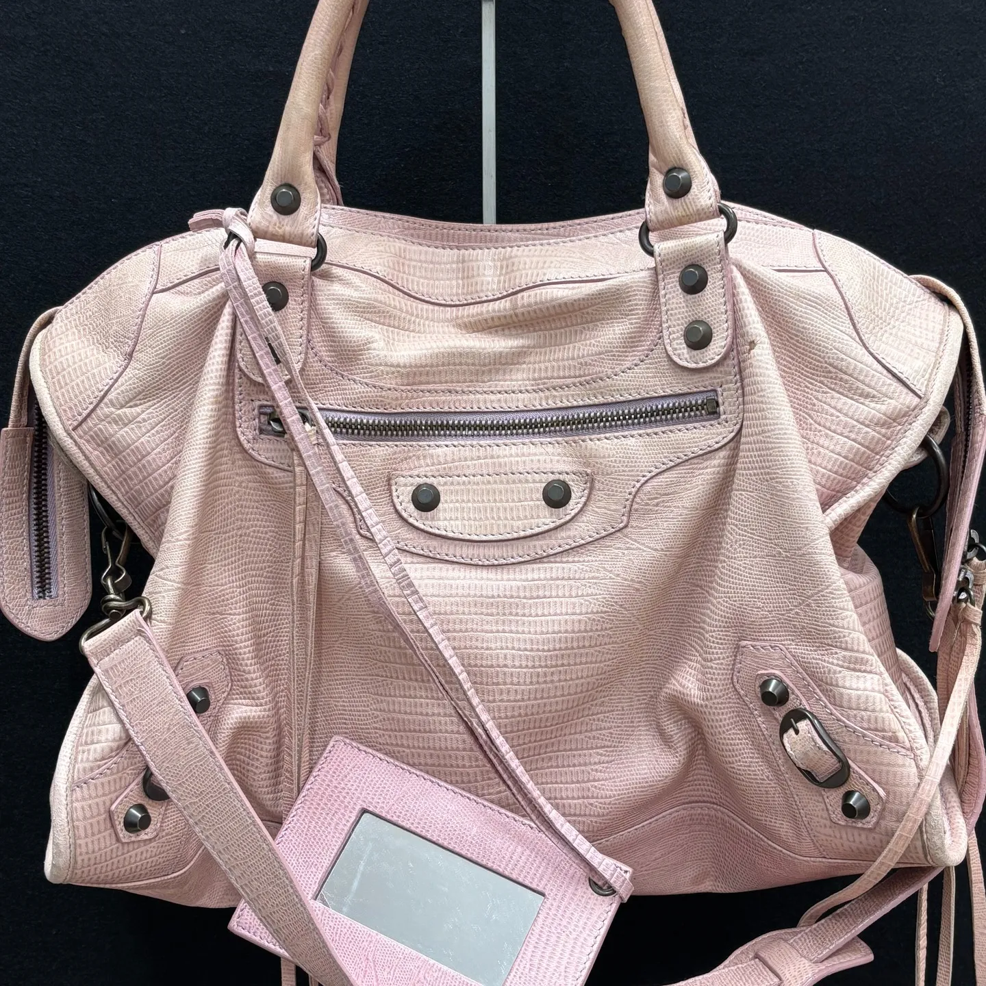 バレンシアガのシティバッグをお買取りさせていただきました。