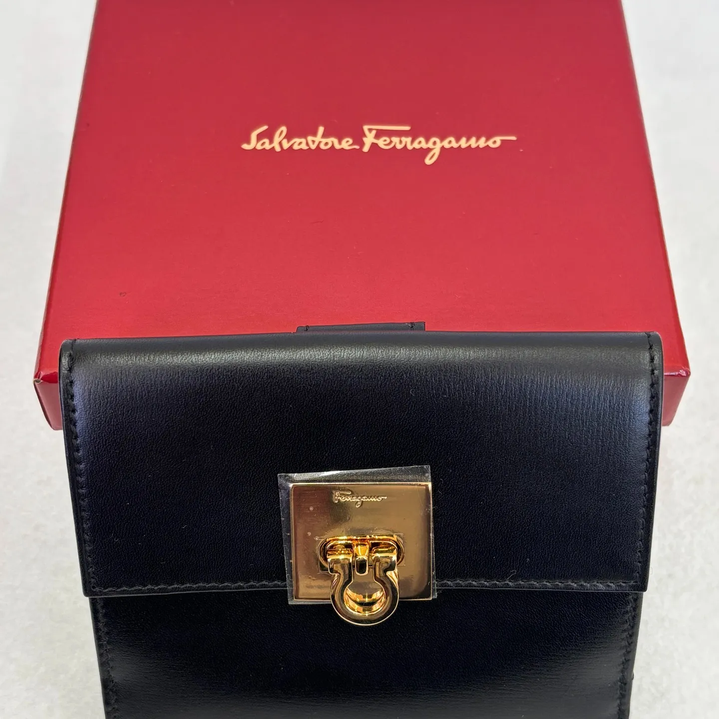 フェラガモのガンチーニ財布をお買取りさせていただきました。