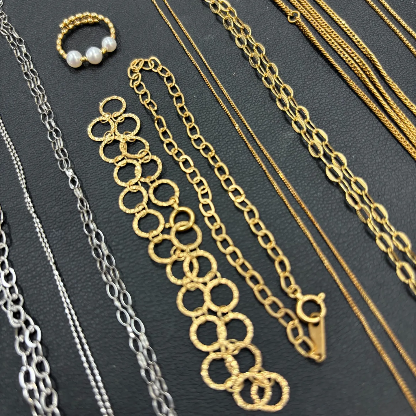 金やプラチナのアクセサリーをお買取りさせていただきました。