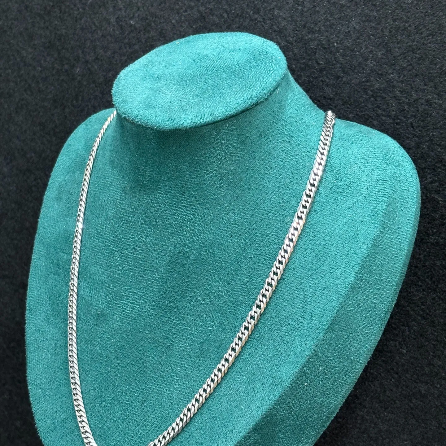 プラチナのネックレスをお買取りさせていただきました。