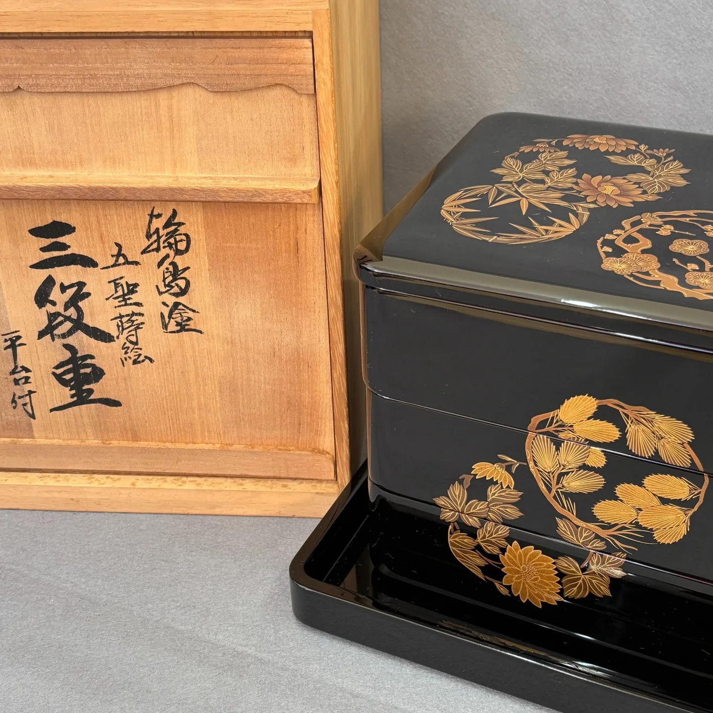 輪島塗の三段重箱漆器をお買取りさせていただきました。