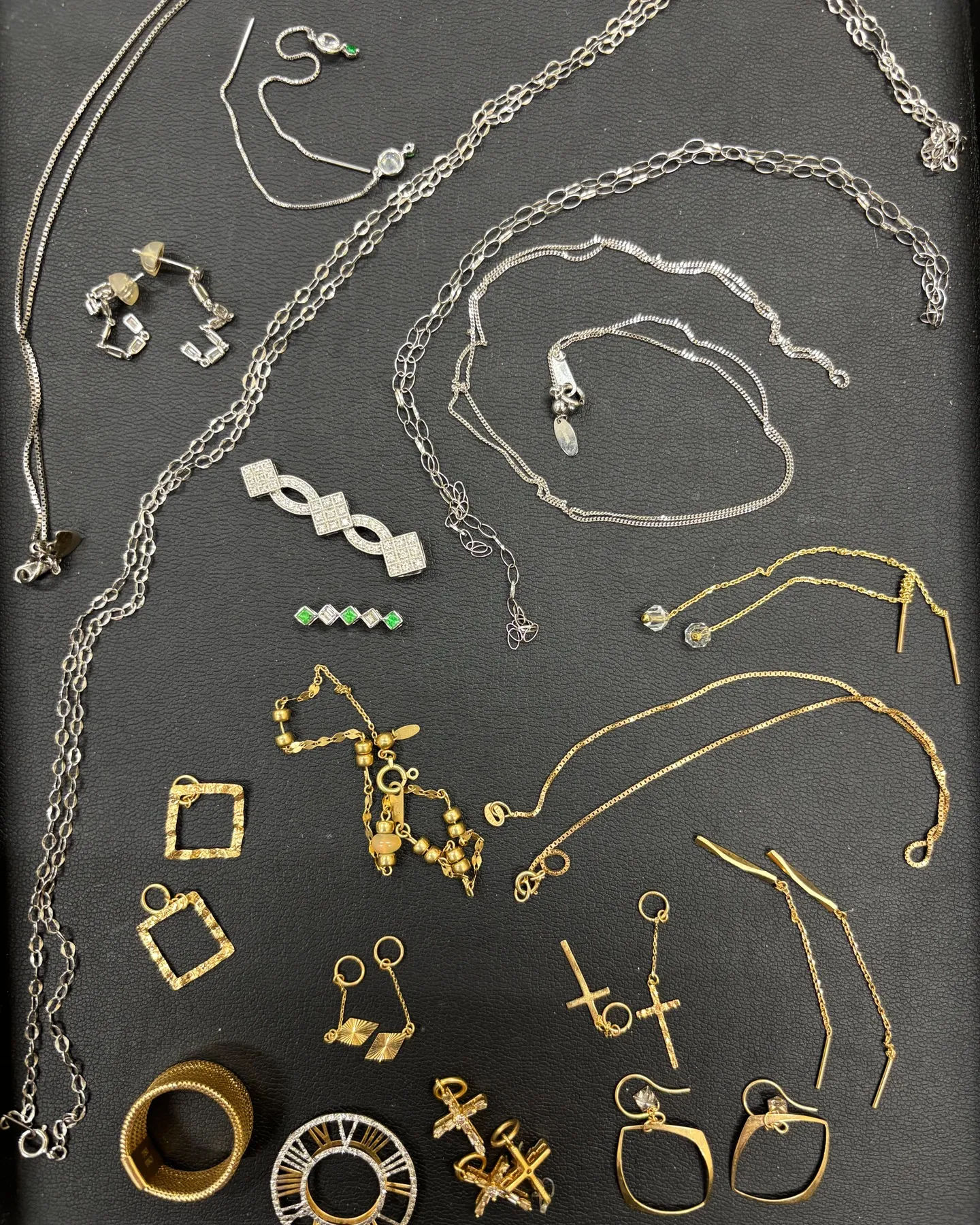 金やプラチナのアクセサリーをお買取りさせていただきました。