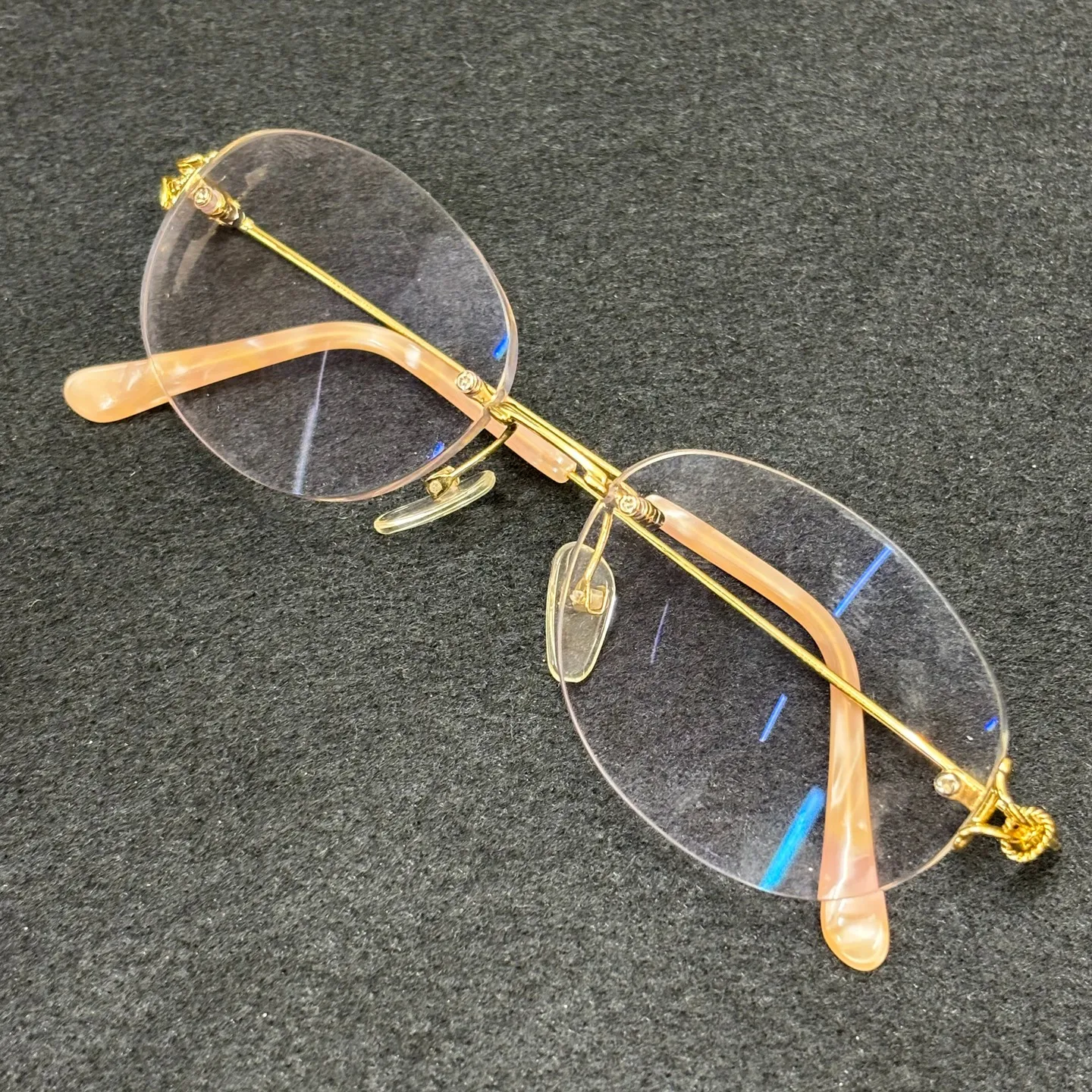 金縁眼鏡をお買取りさせていただきました。