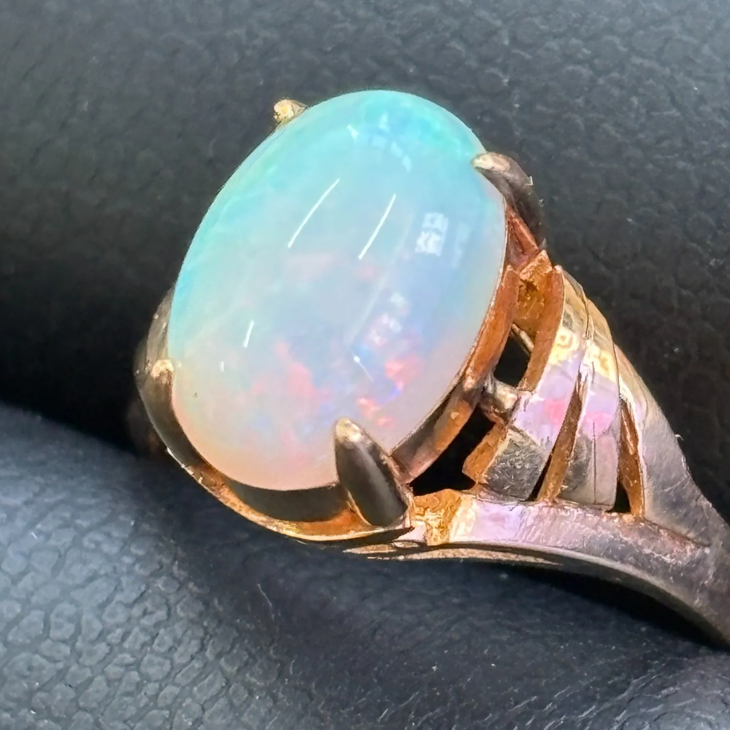 金のオパールリングをお買取りさせていただきました。