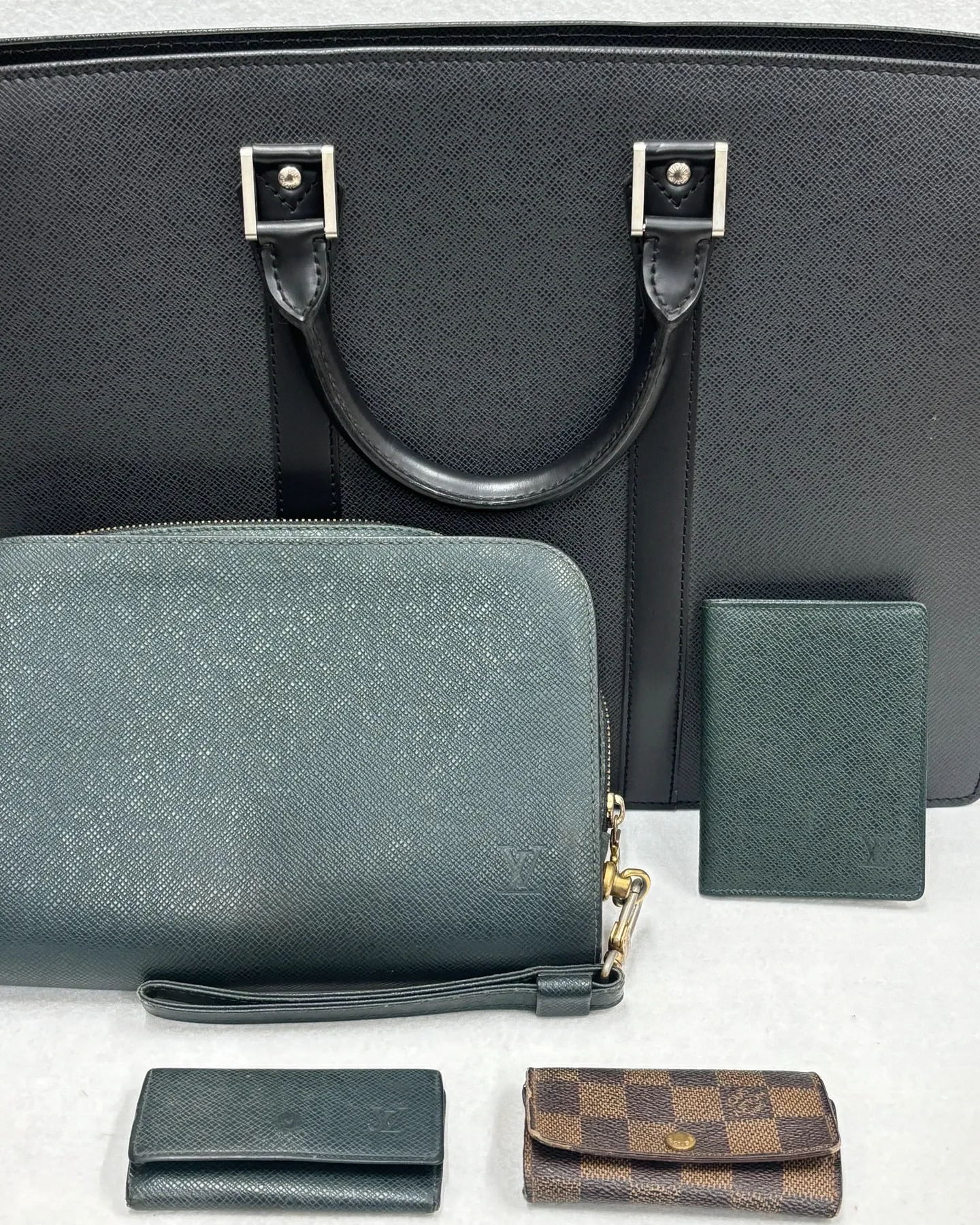 「タイガ ポルト ドキュマン ロザン」はじめ、たくさんのヴィ...