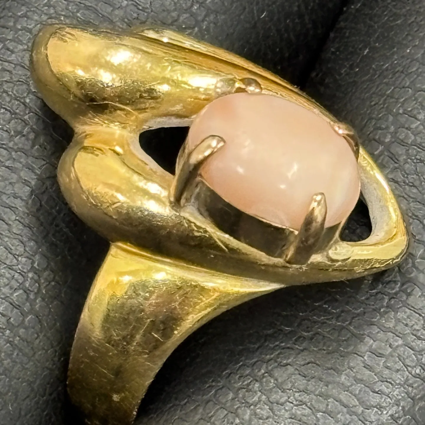 金のピンク石リングをお買取りさせていただきました。