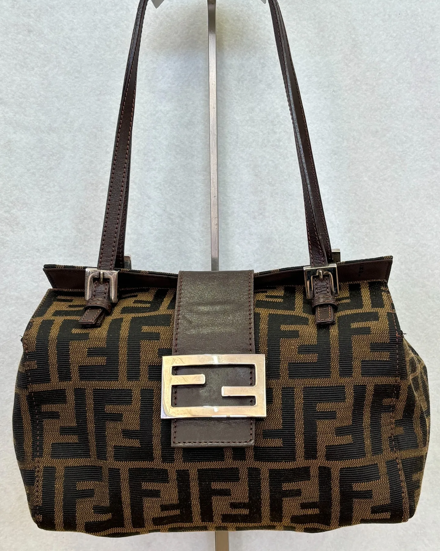 フェンディのハンドバッグ「ズッカ マンマバケット」をお買取り...