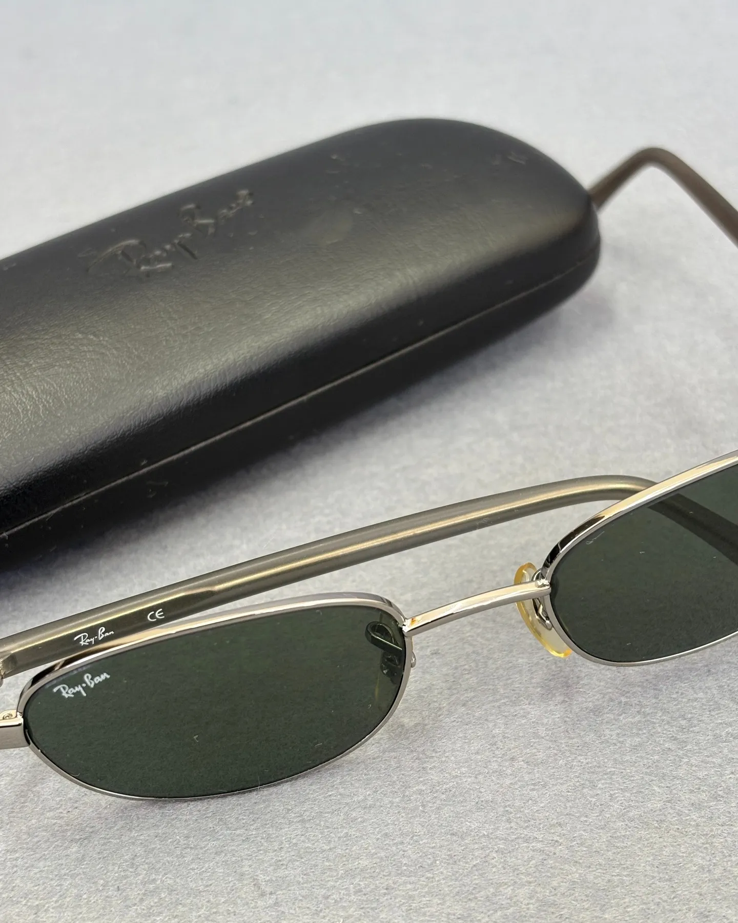 レイバンのサングラスをお買取りさせていただきました。