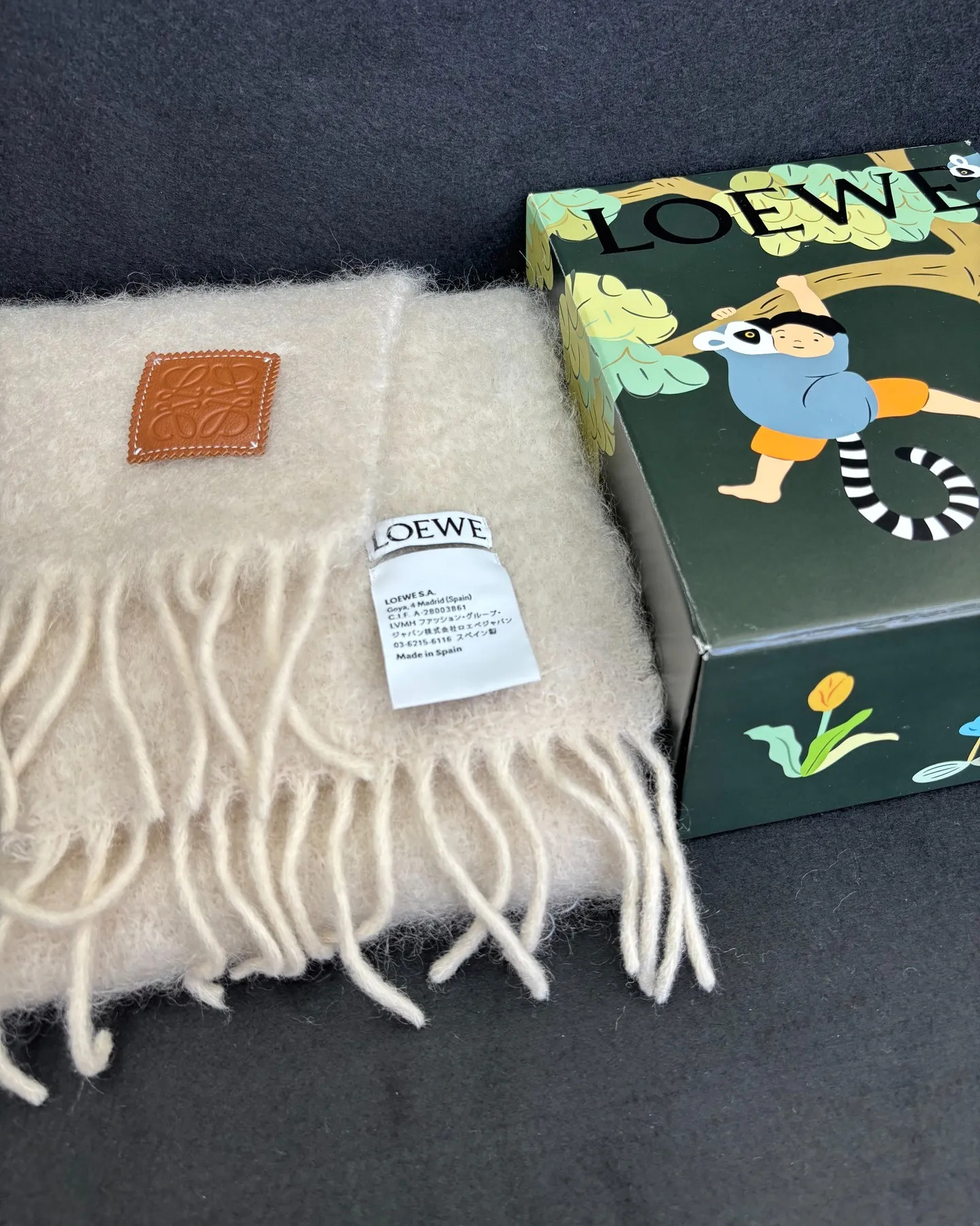 ロエベのマフラーをお買取りさせていただきました。