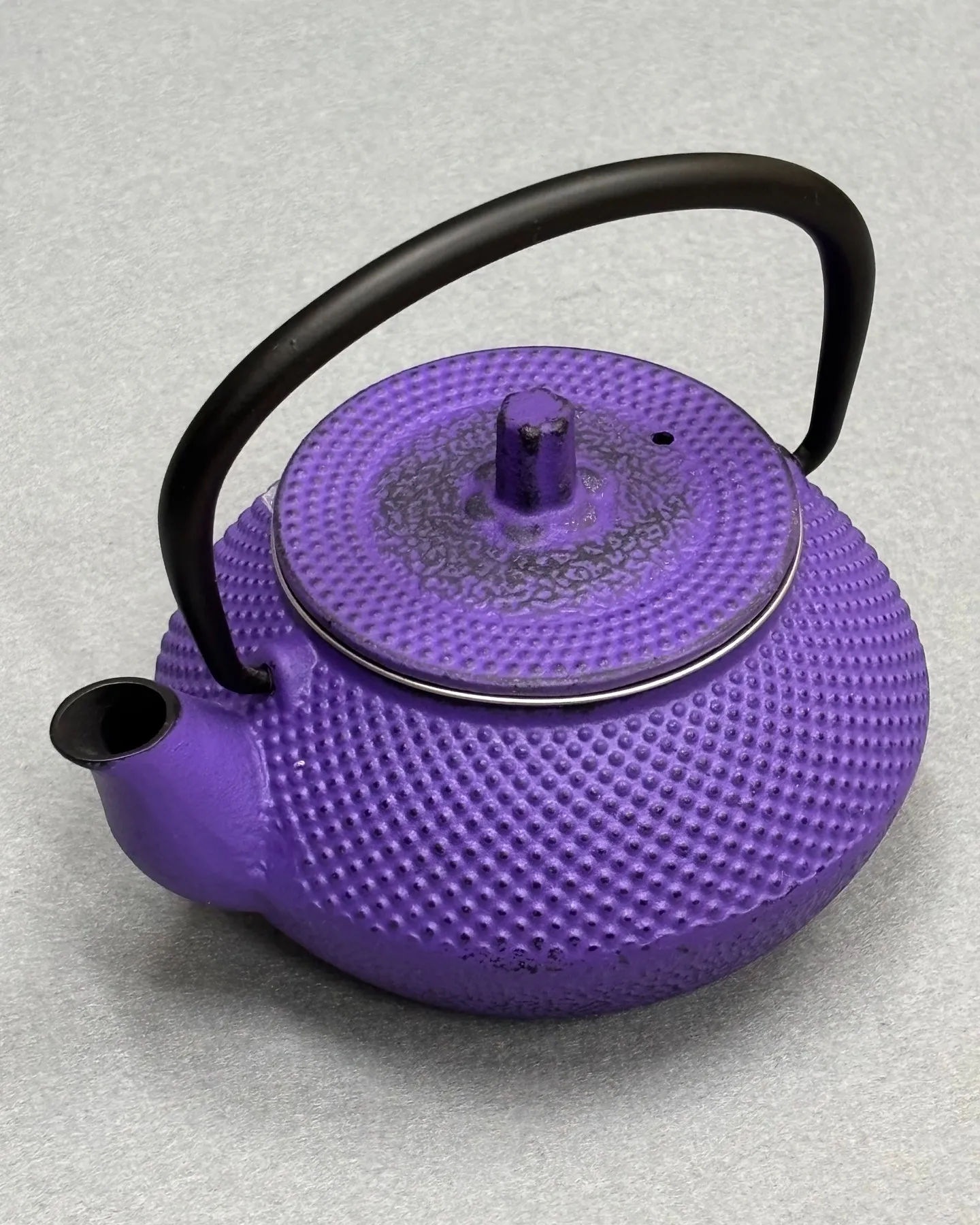 南部鉄器のカラー急須をお買取りさせていただきました。