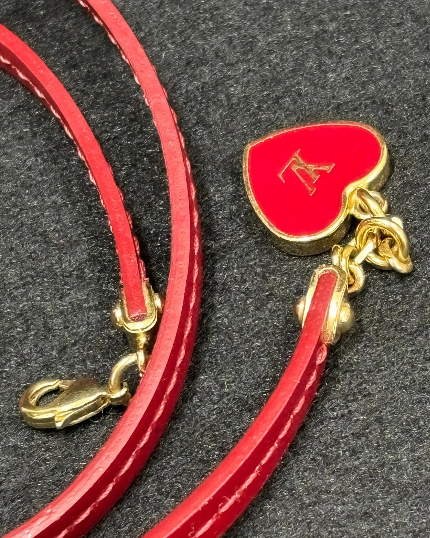 ヴィトンのブラスレ コミットをお買取りさせていただきました。