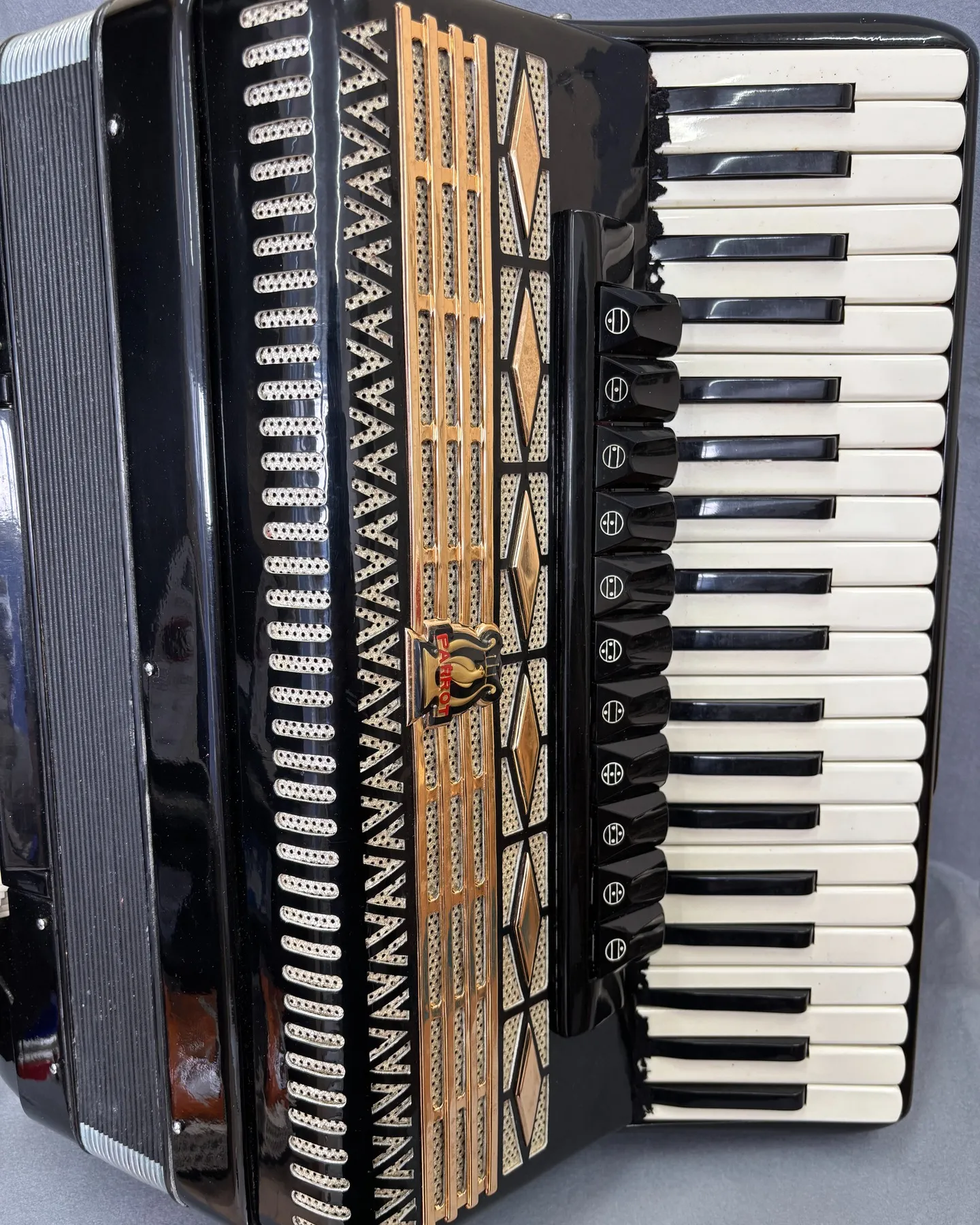 パロットのアコーディオンをお買取りさせていただきました。