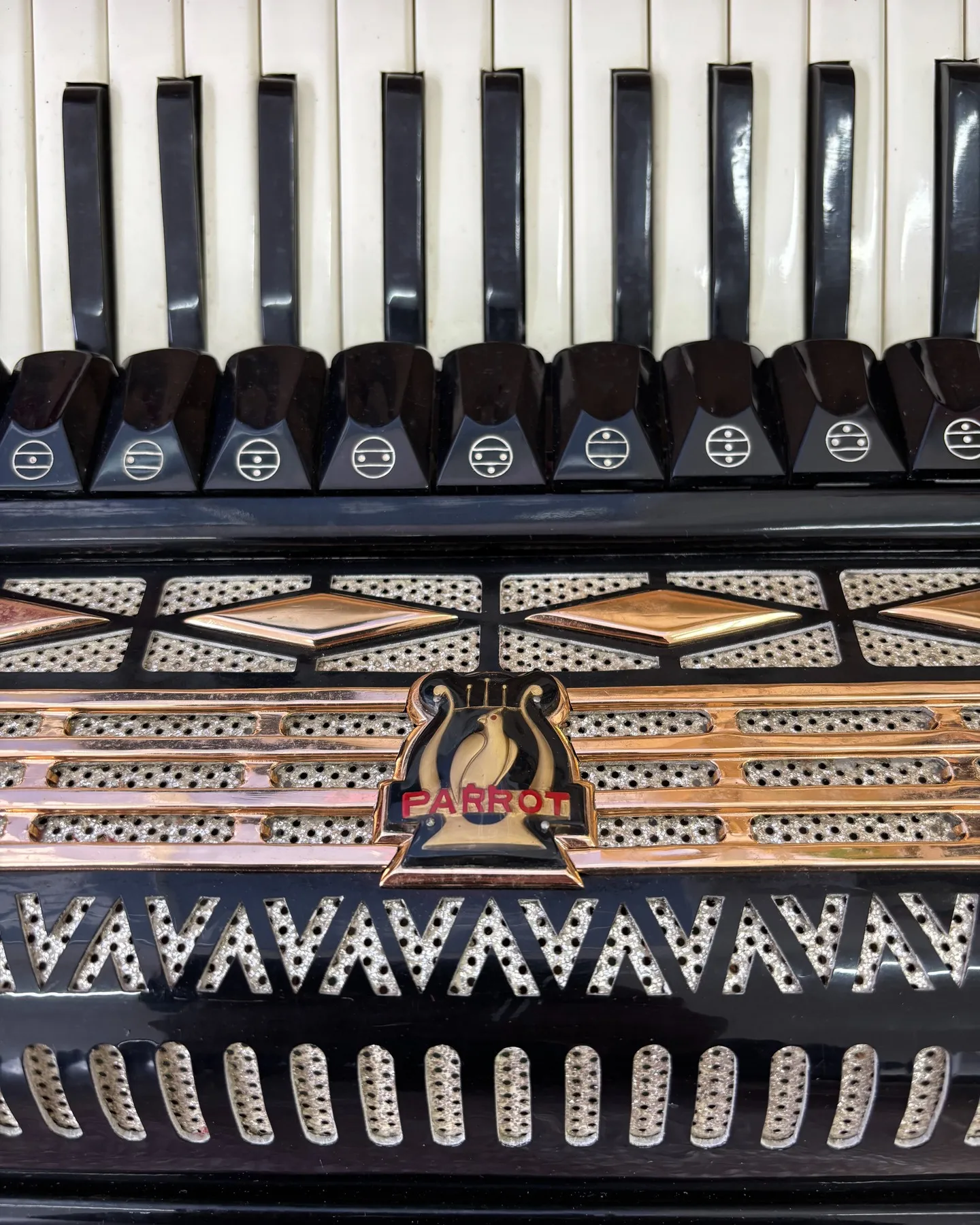 パロットのアコーディオンをお買取りさせていただきました。