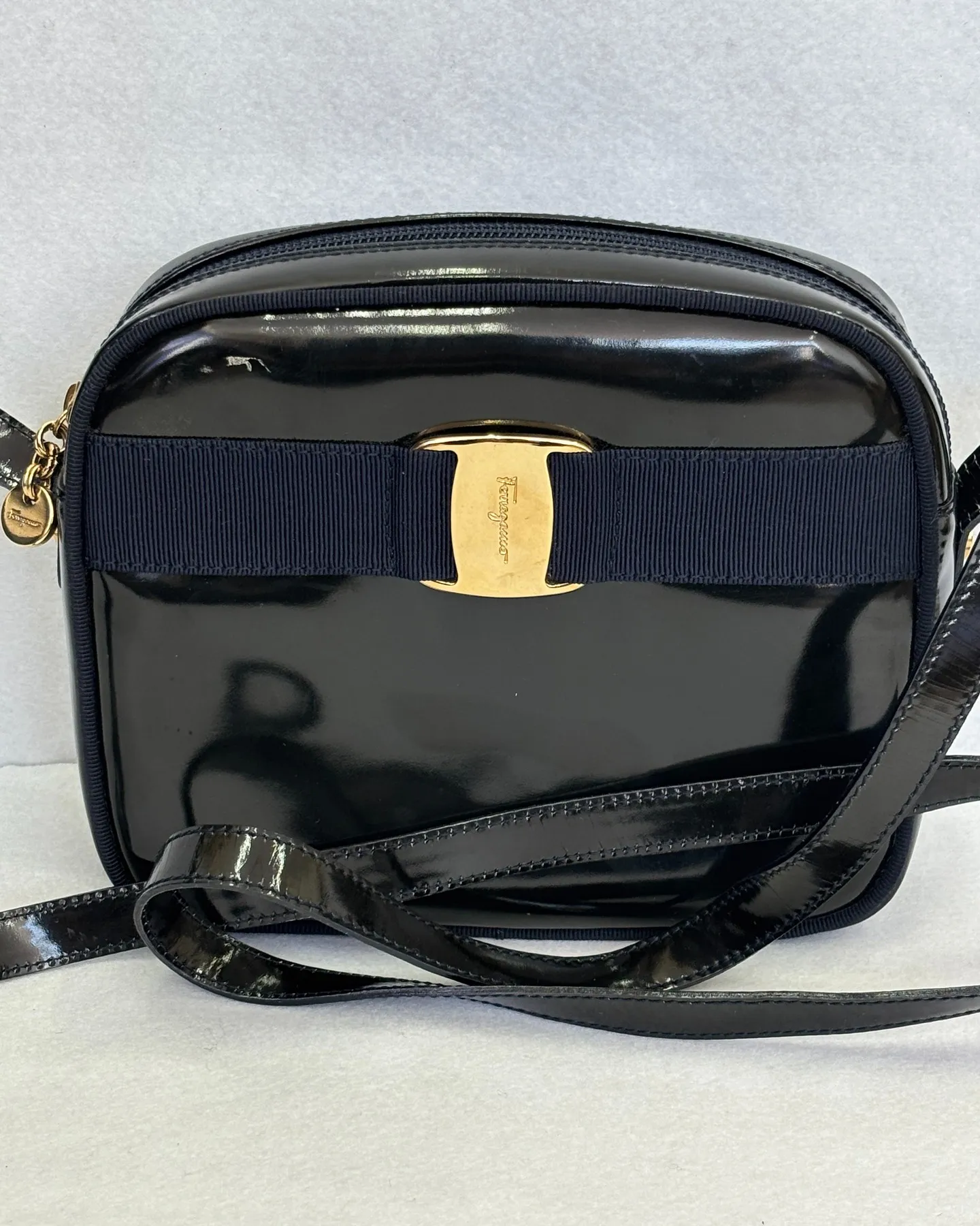 フェラガモのショルダーバッグ「ヴァラ」をお買取りさせていただ...