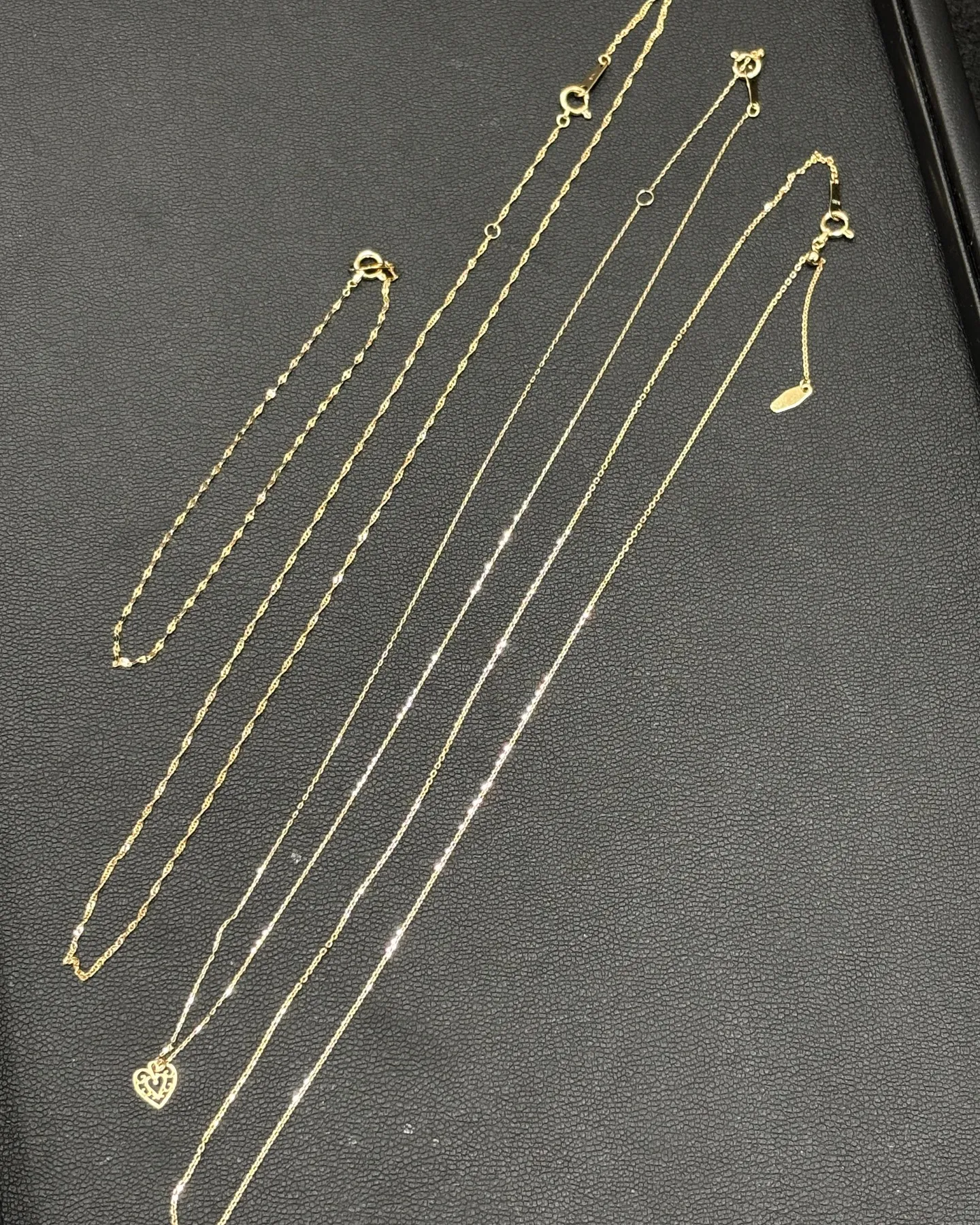 金のネックレスなどのアクセサリーをお買取りさせていただきまし...