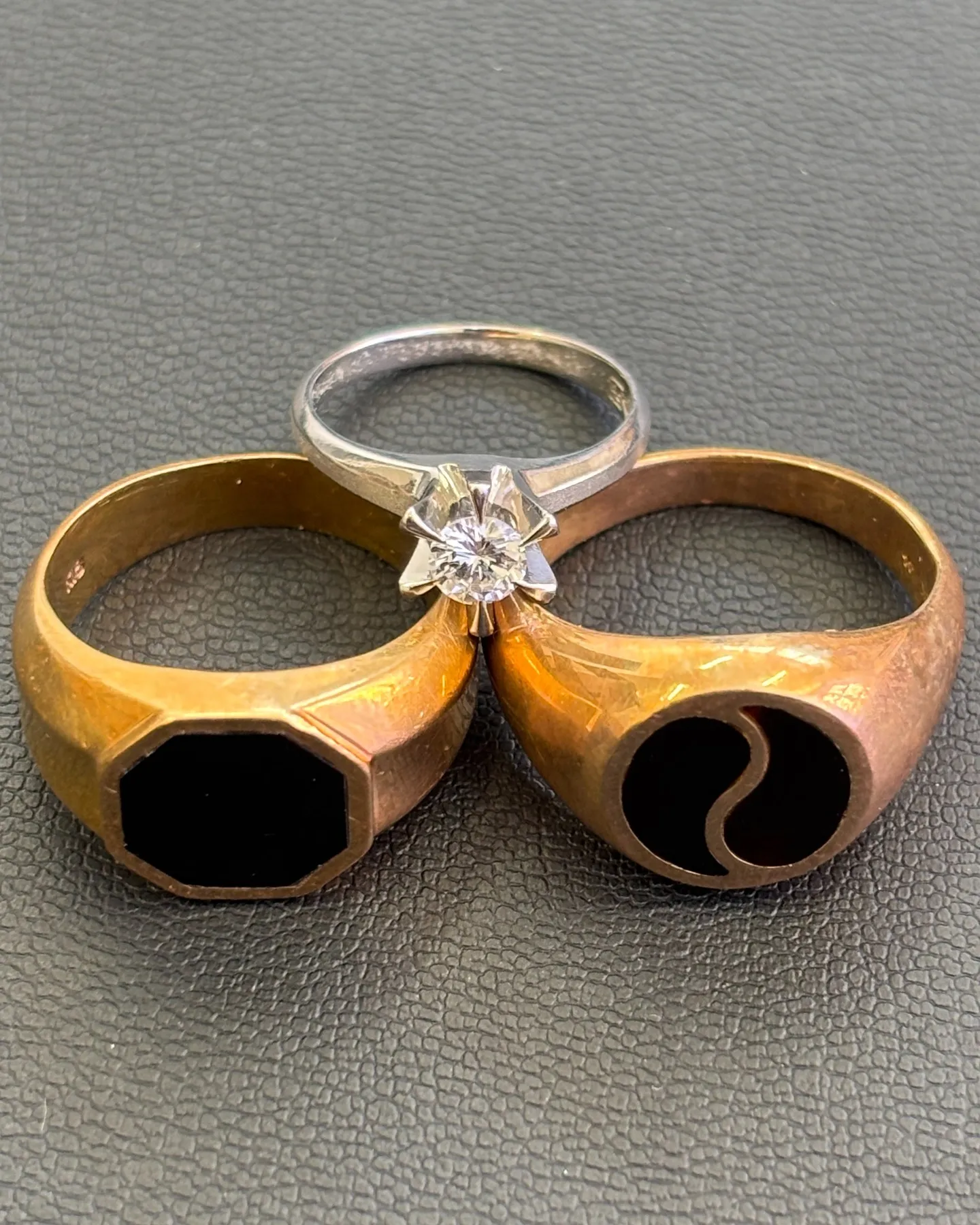 金のリングとプラチナのダイヤリングをお買取りさせていただきま...