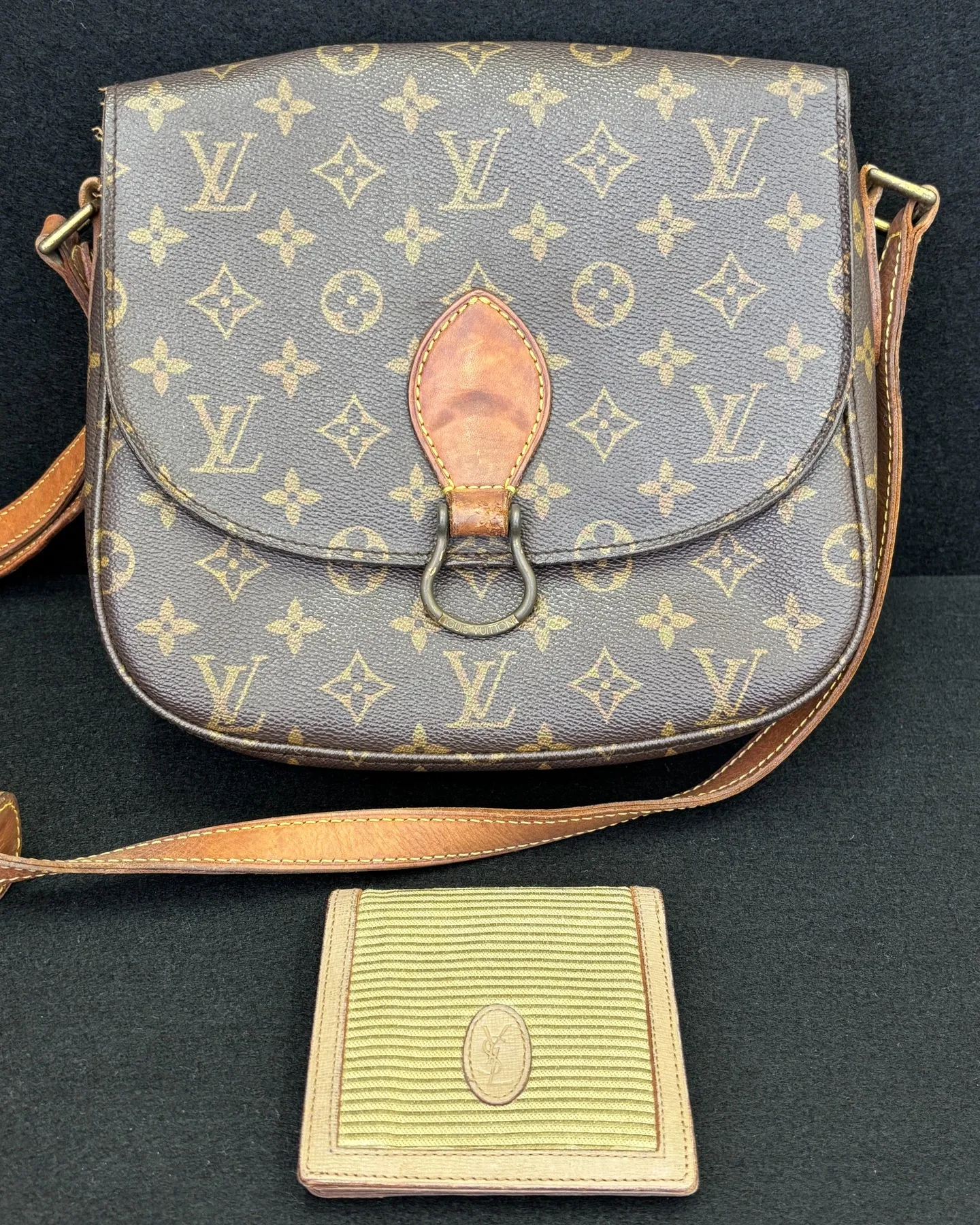 ヴィトンのショルダーバッグ「モノグラム サンクルーＧＭ」とサ...