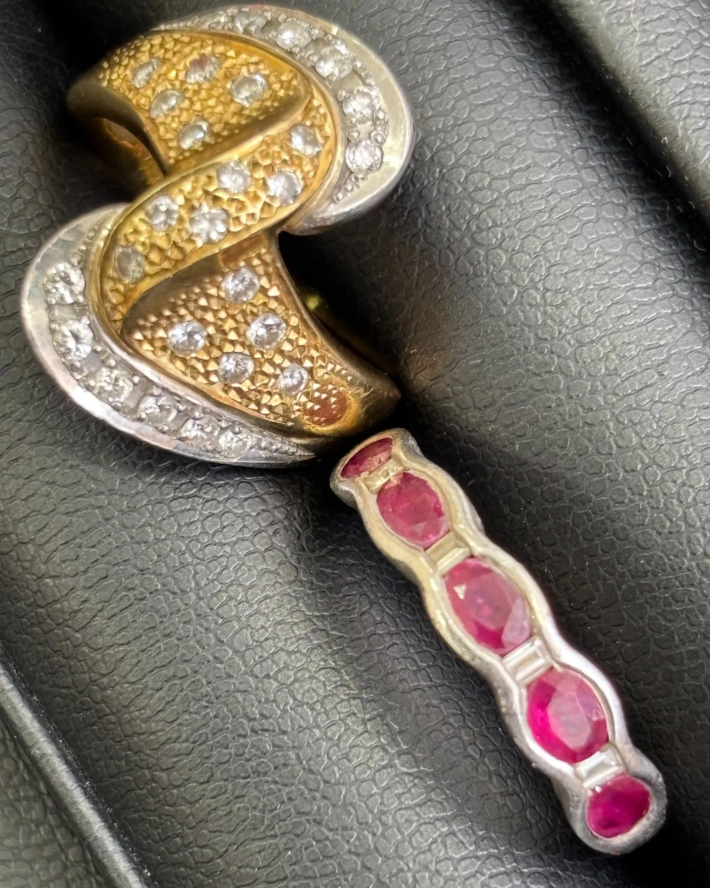 金とプラチナのコンビリングとプラチナのルビーリングをお買取り...