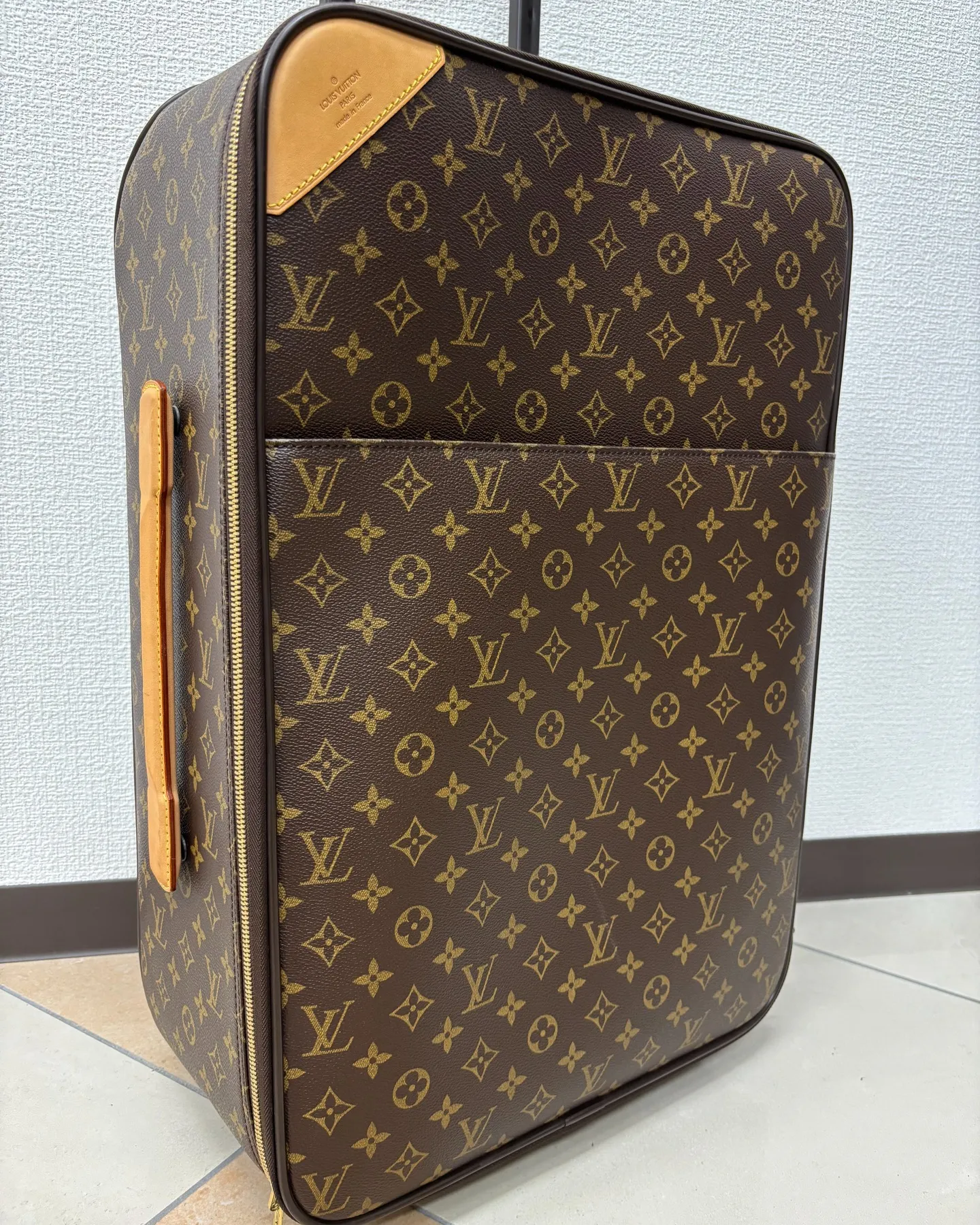 ヴィトンのキャリーケース「モノグラム ぺガス５５」をお買取り...