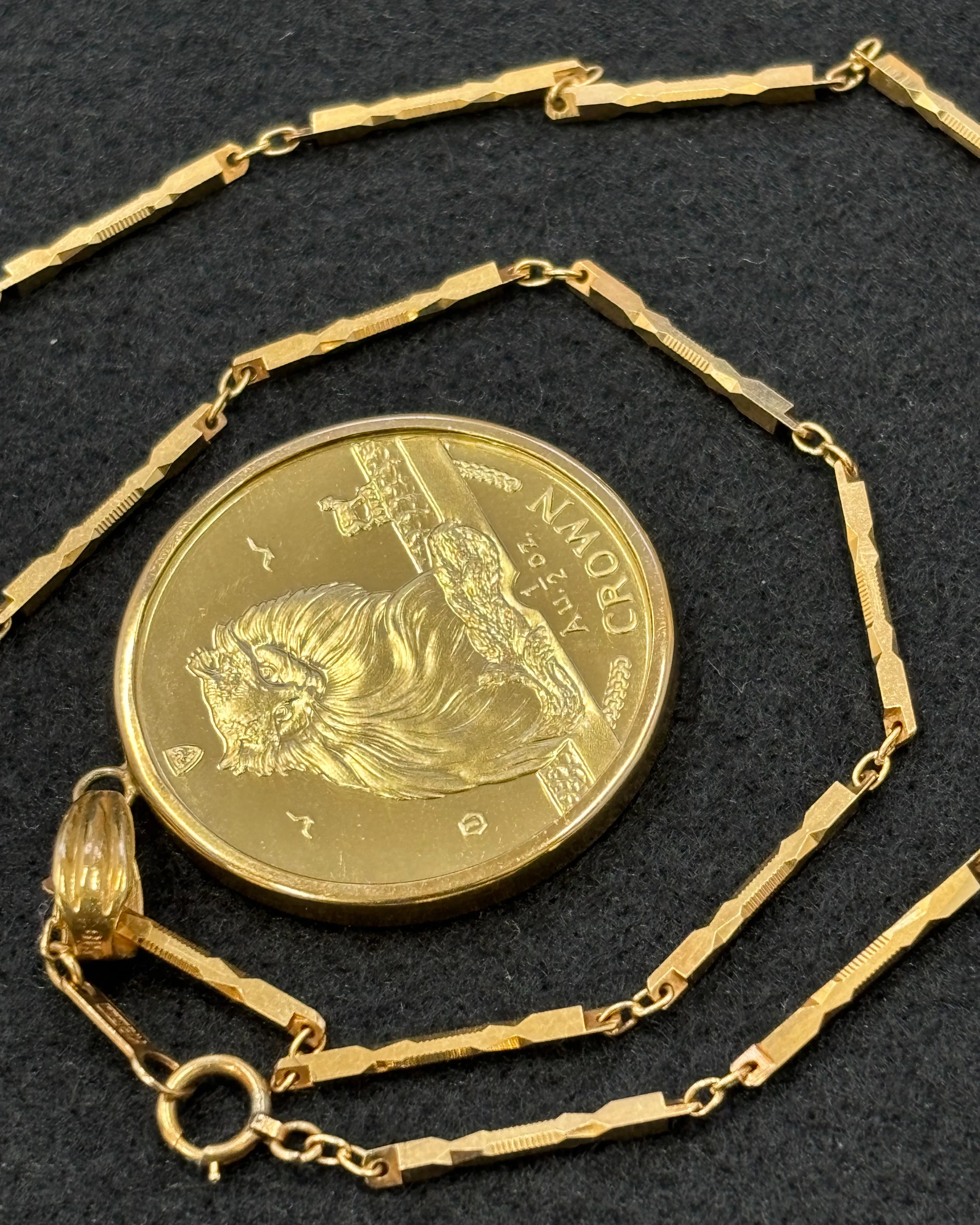 金のネックレスとマン島キャット金貨のペンダントトップをお買取...