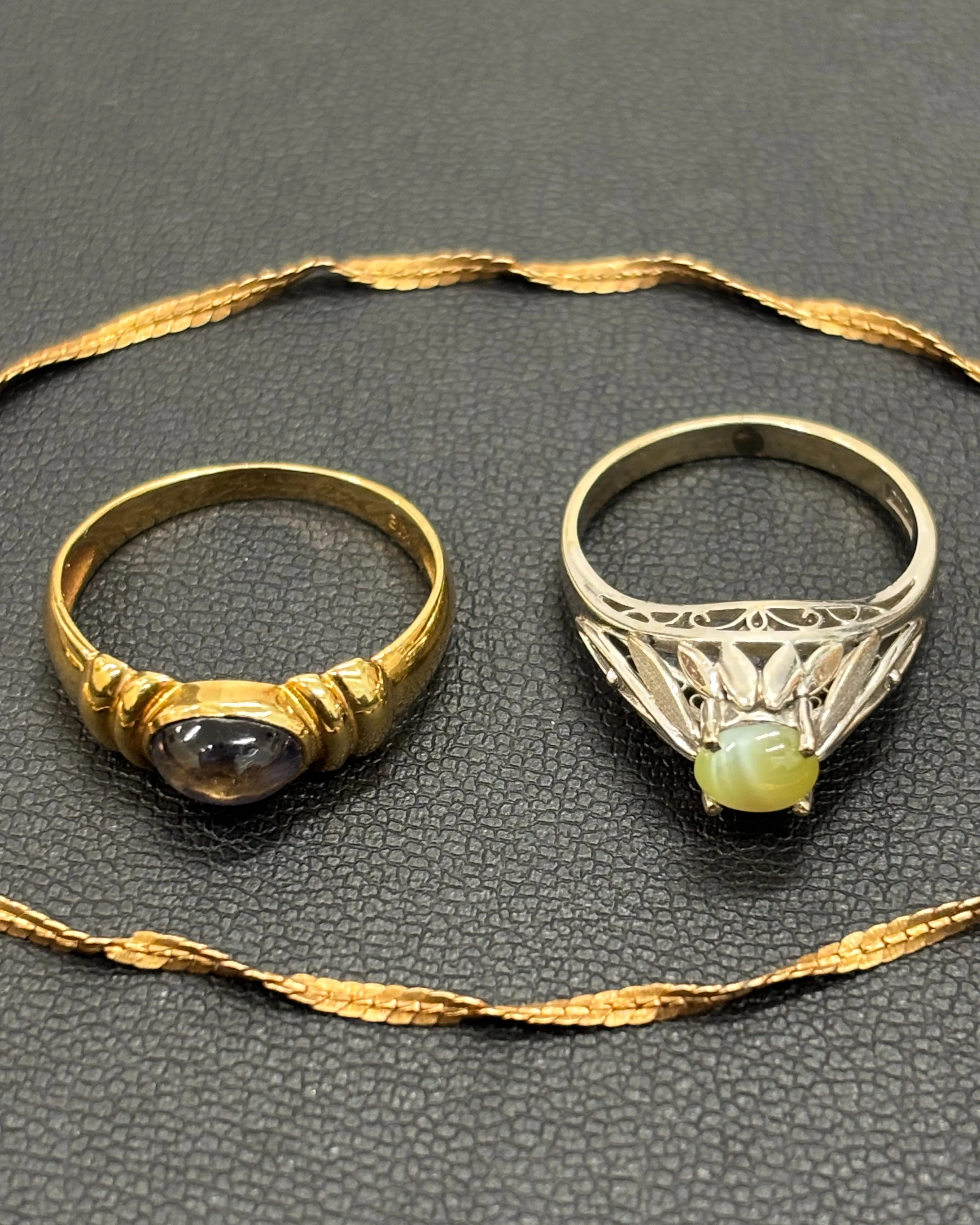 金のブレスレットなどのアクセサリーをお買取りさせていただきま...