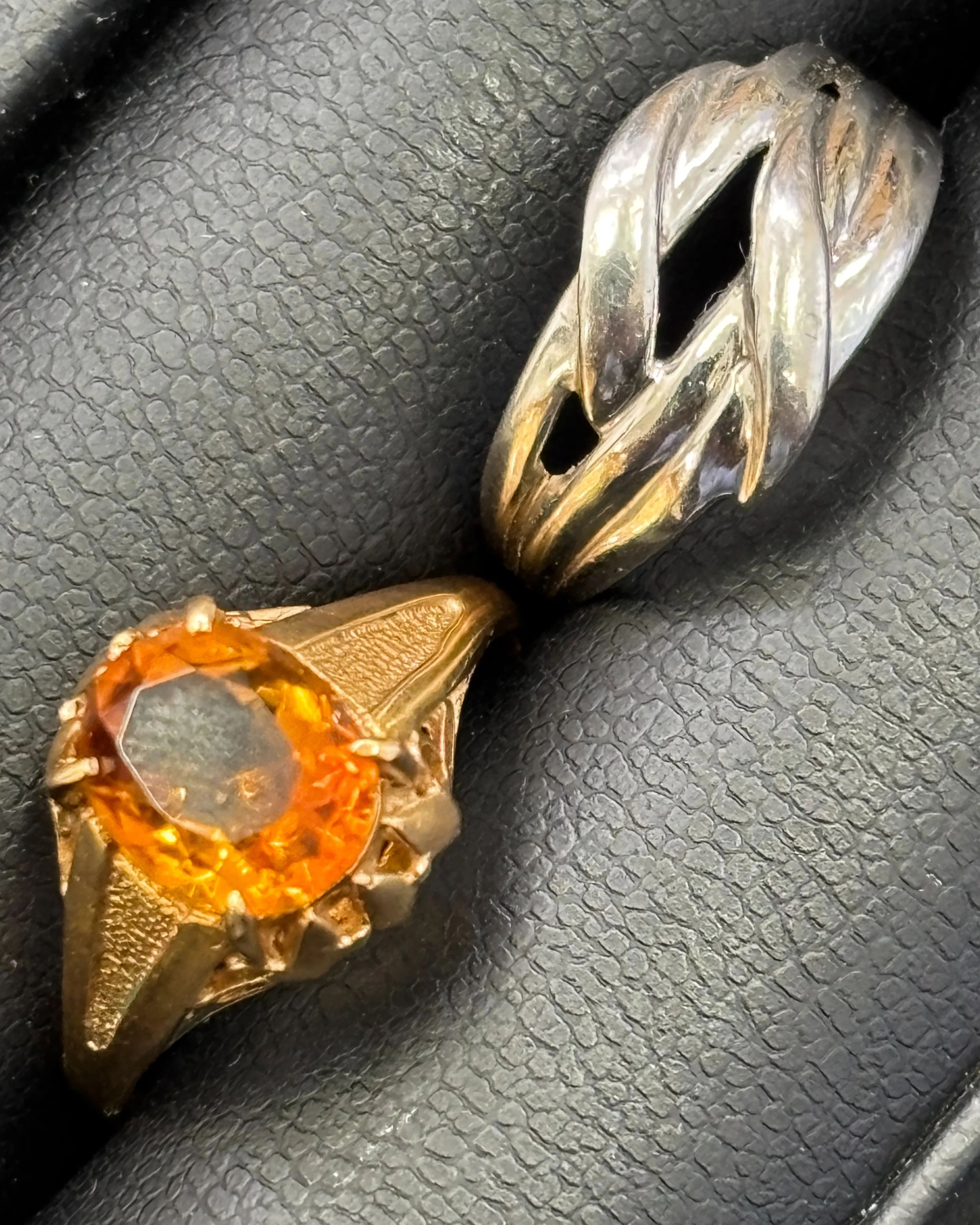 金とプラチナのリングをお買取りさせていただきました。