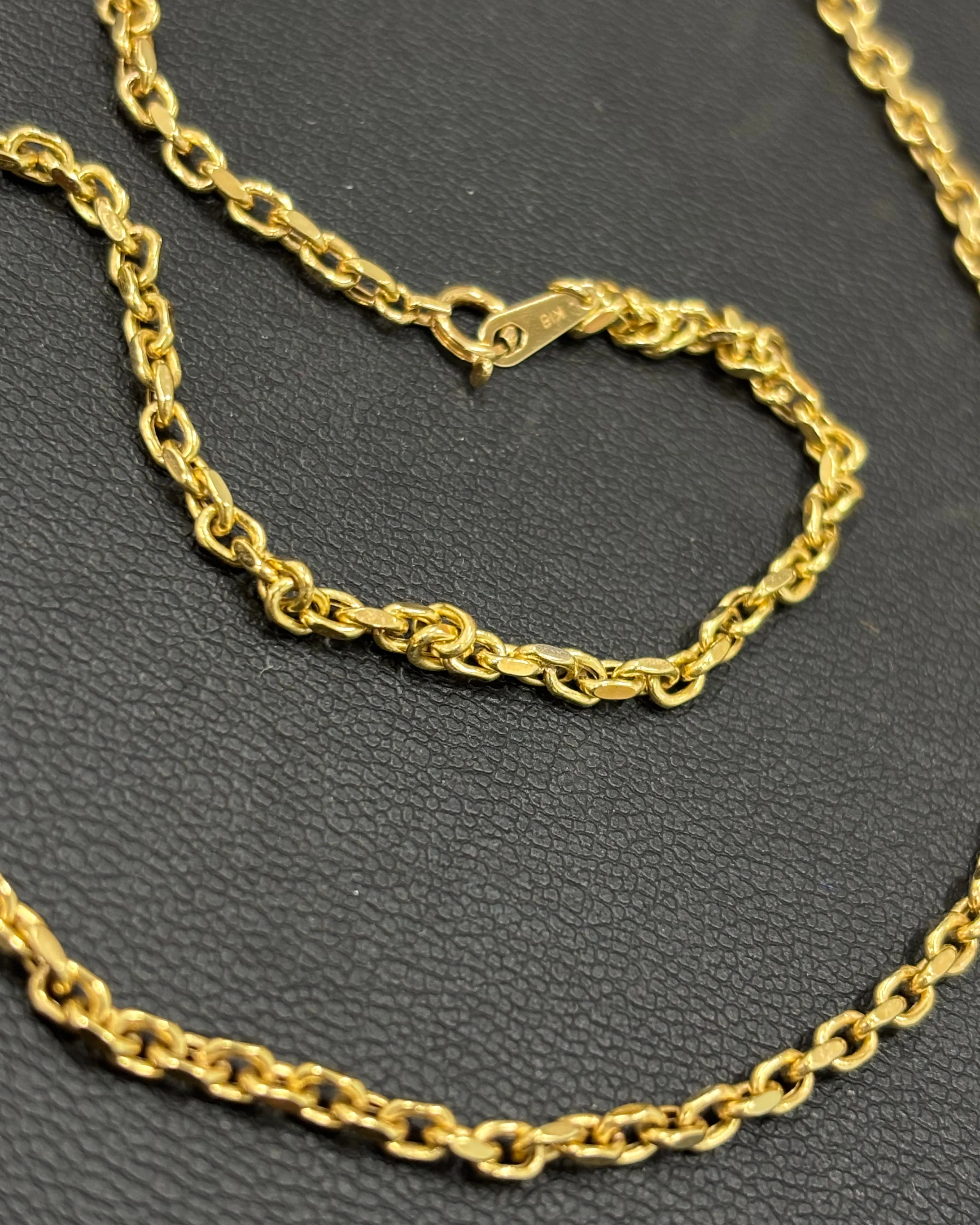 金のネックレスをお買取りさせていただきました。