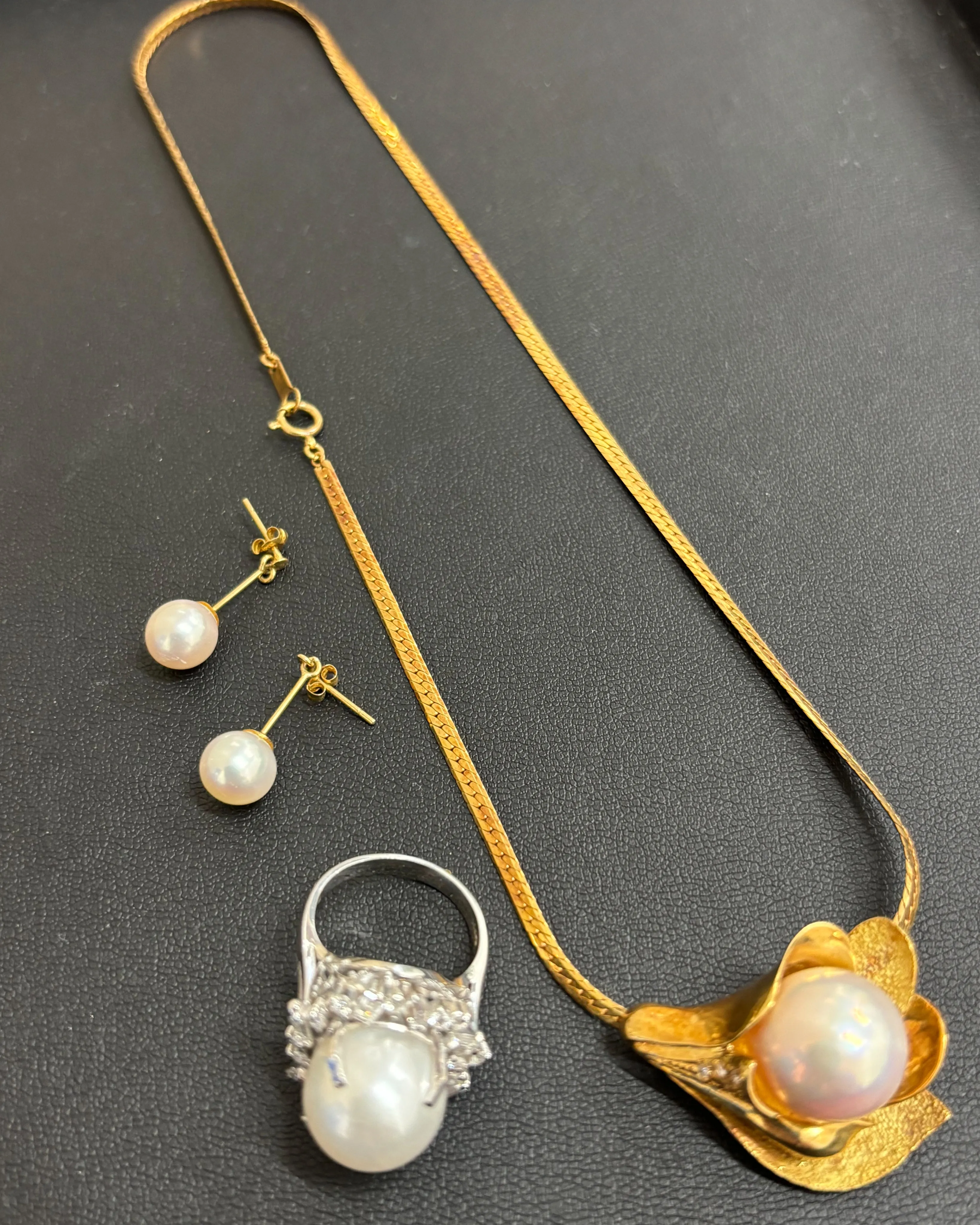 金のネックレスなどのアクセサリーをお買取りさせていただきまし...