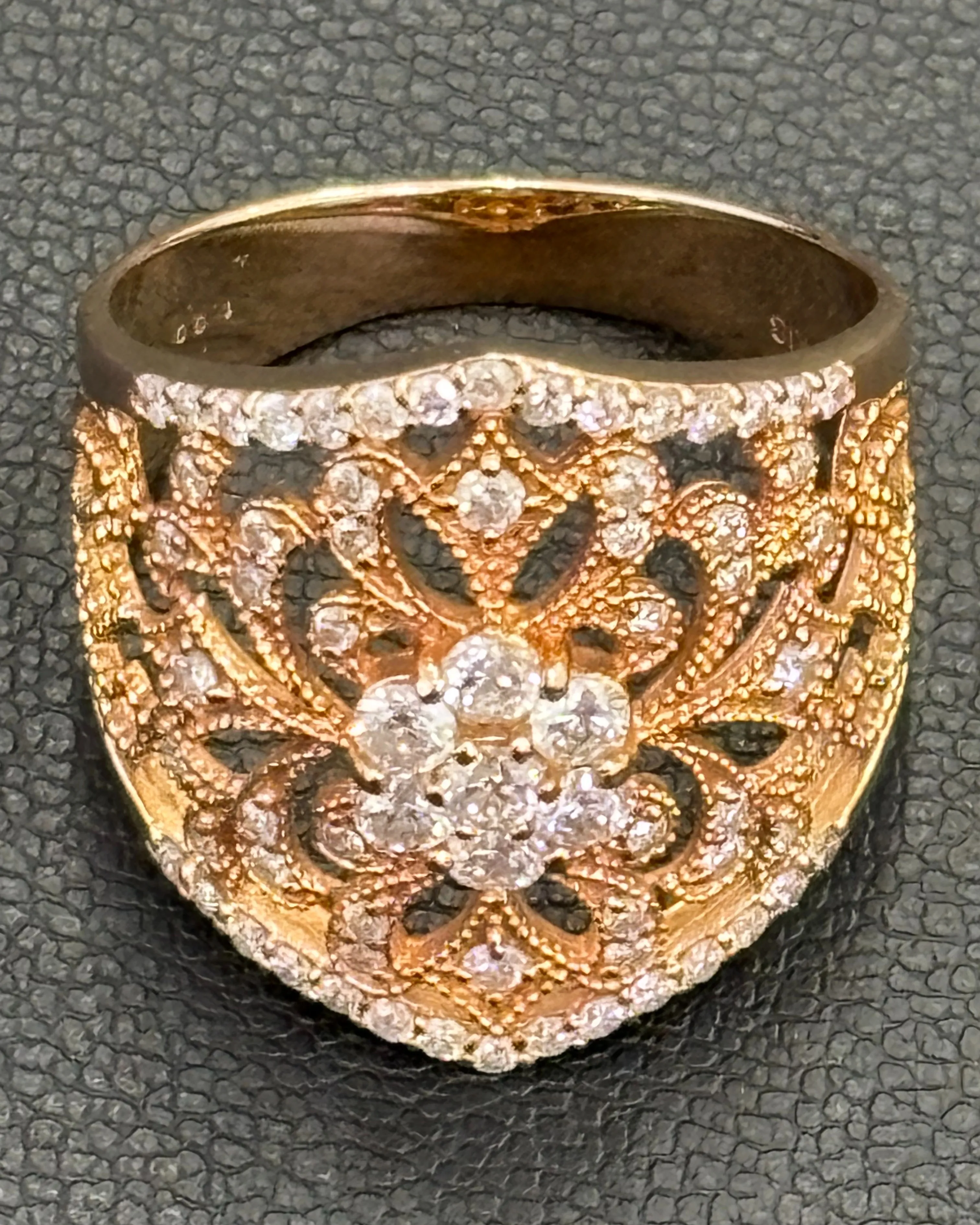 金のメレダイヤリングをお買取りさせていただきました。