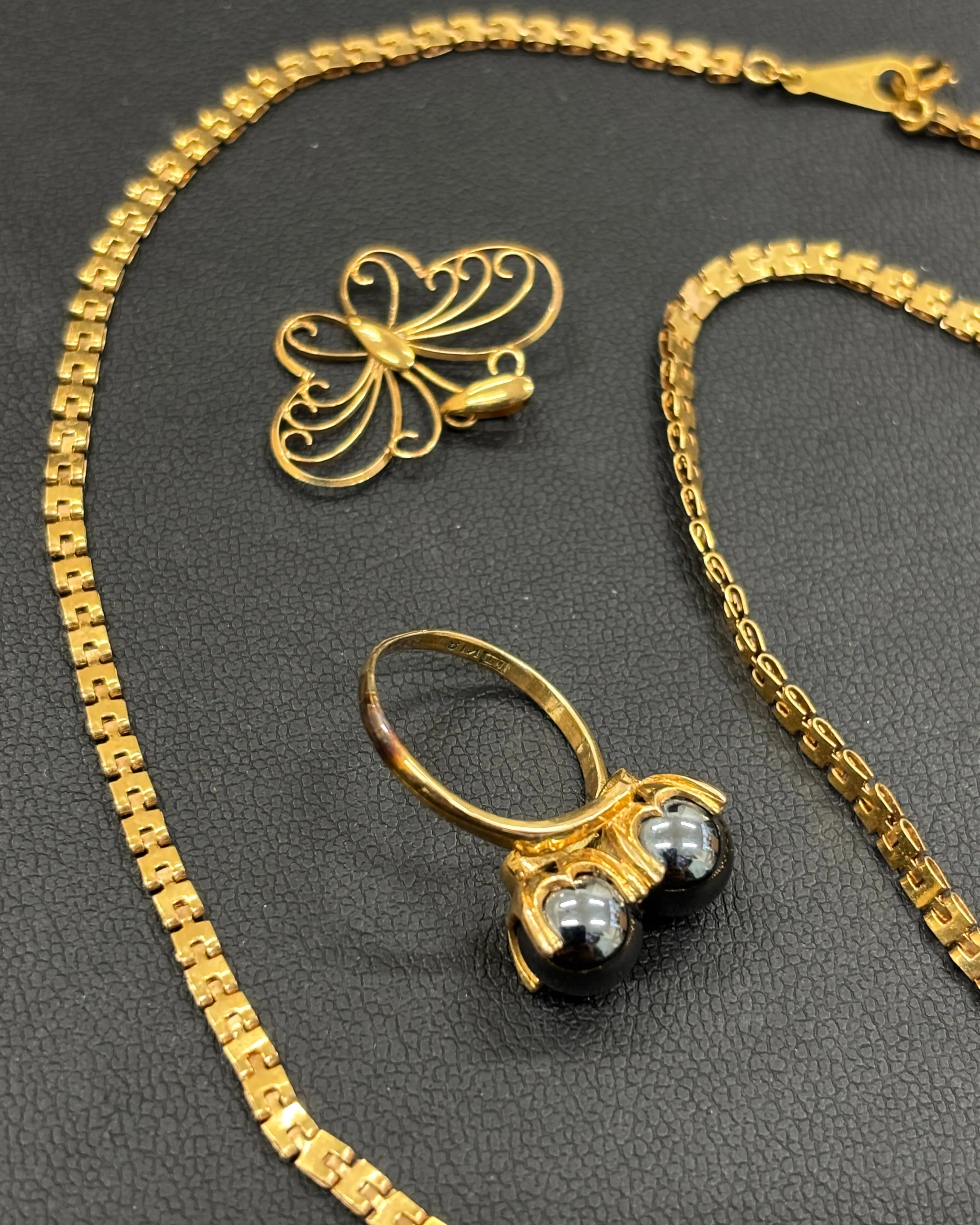 金のネックレスなどのアクセサリーをお買取りさせていただきまし...