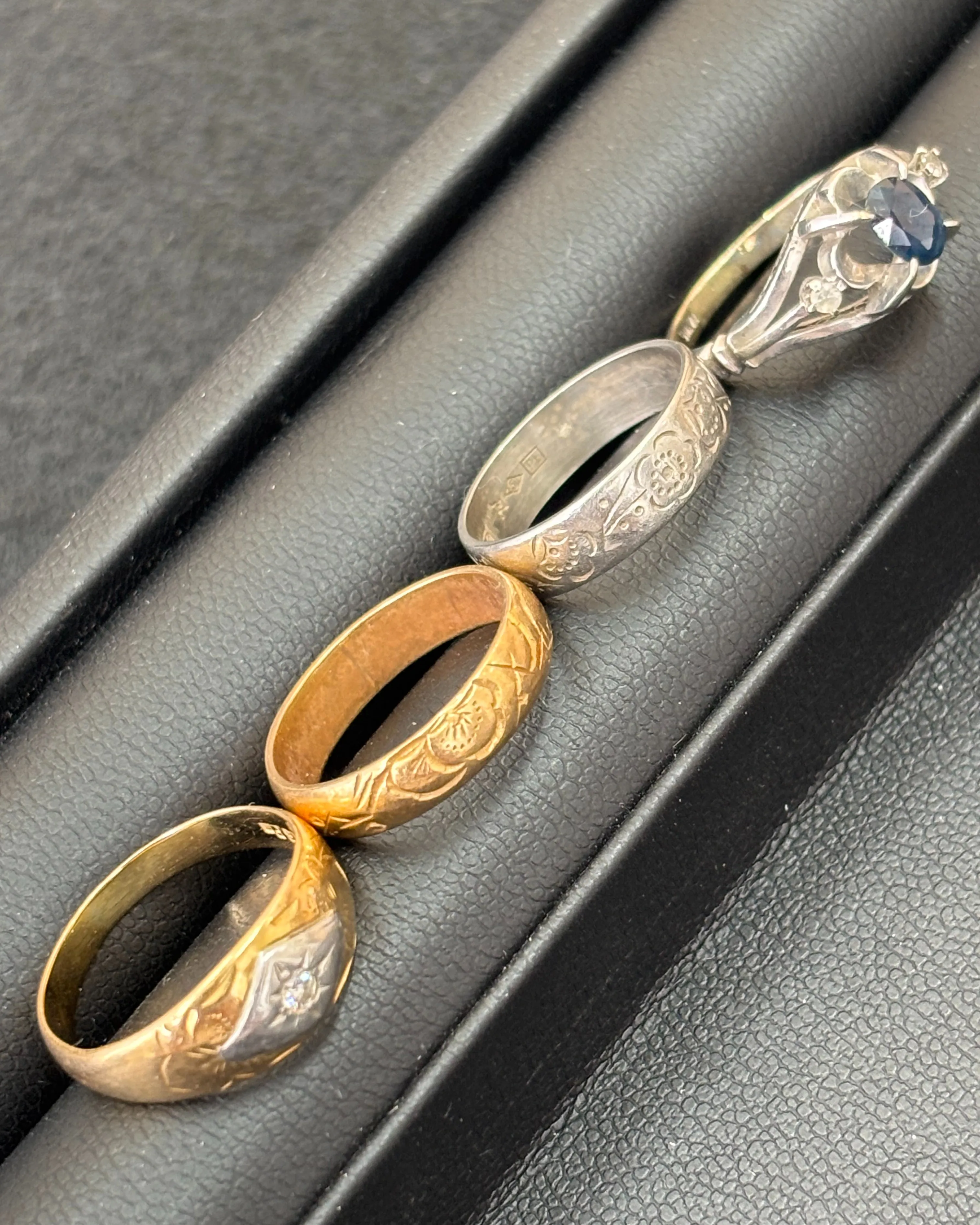 金とプラチナのリングをお買取りさせていただきました。