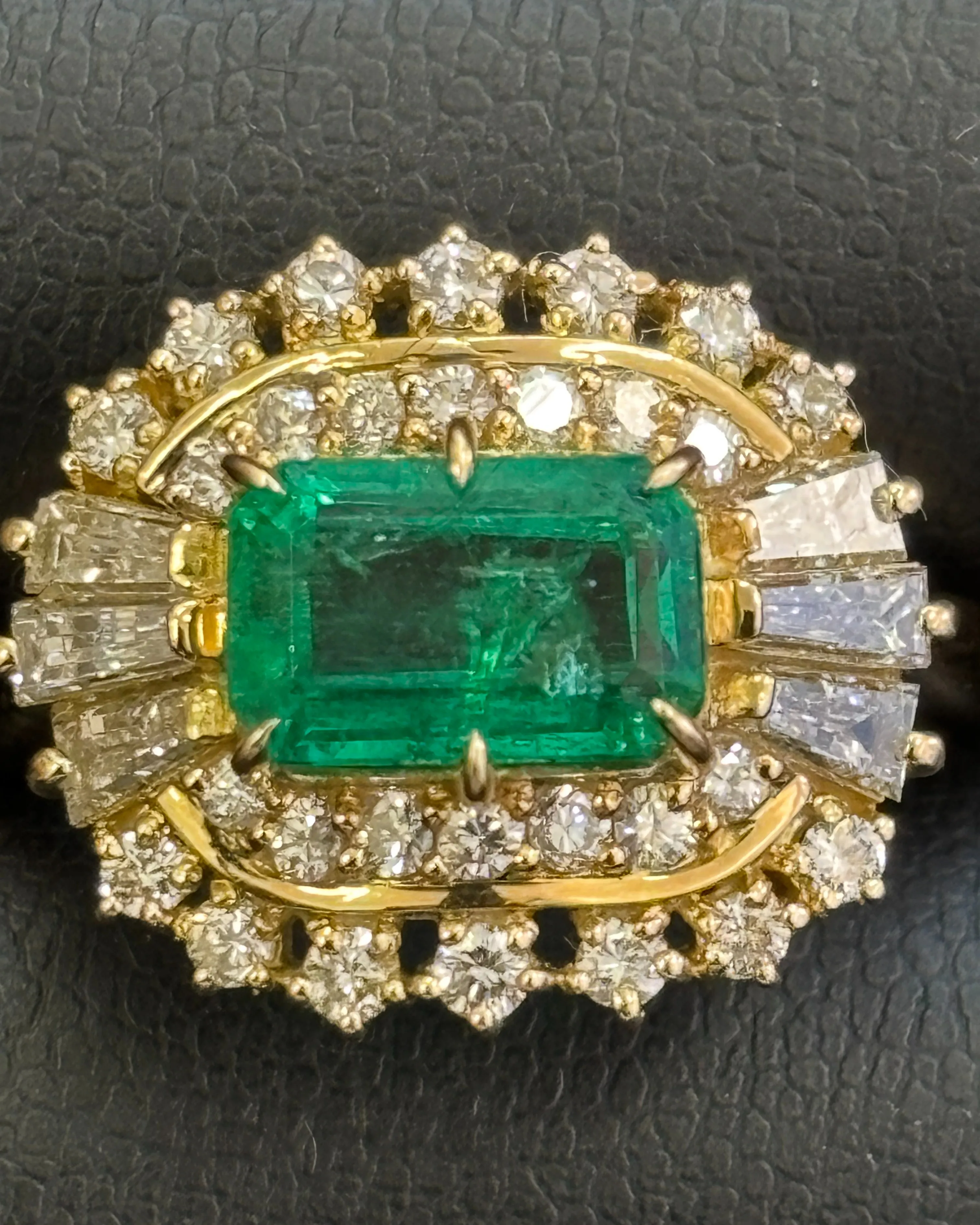 金のエメラルドリングをお買取りさせていただきました。