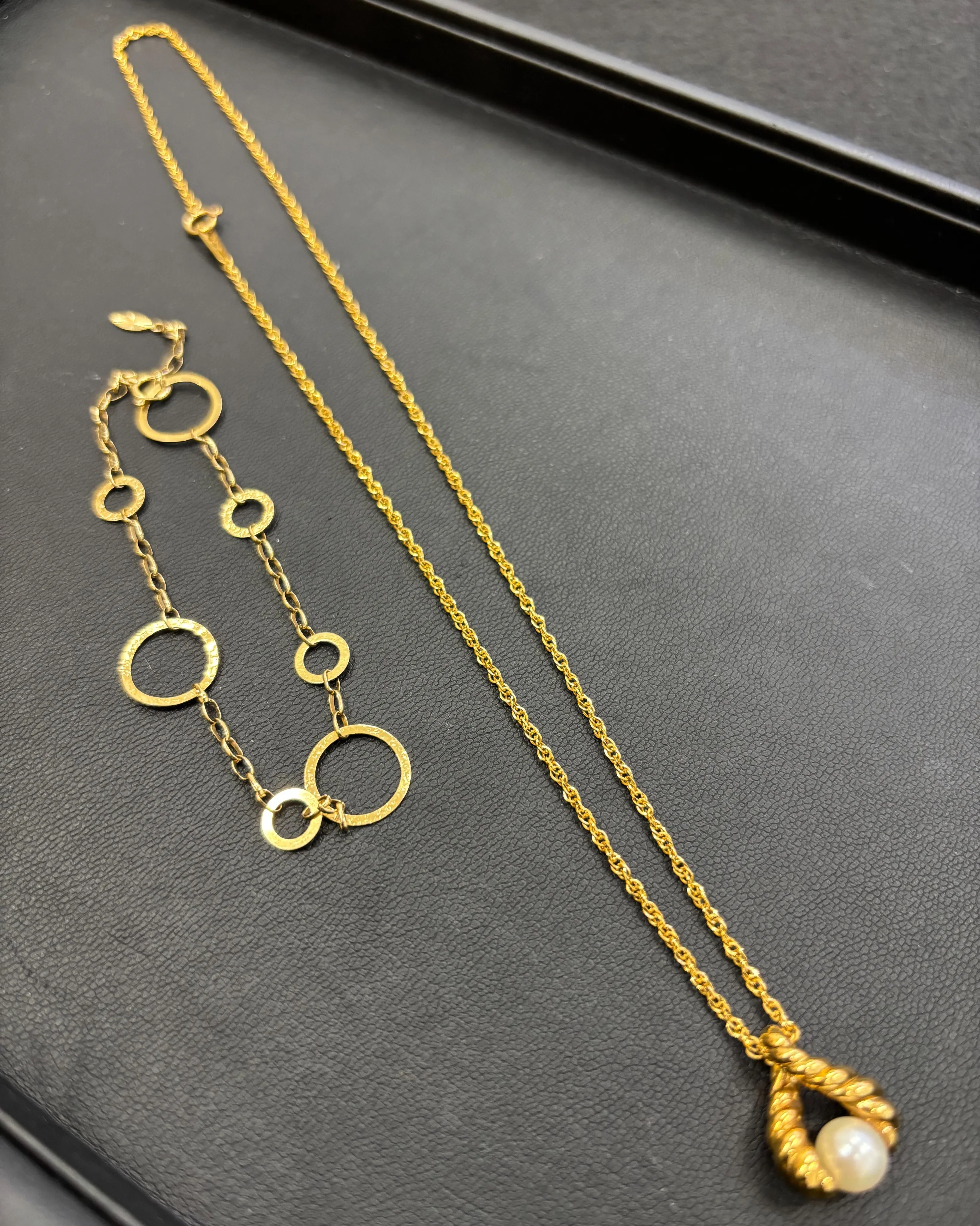 純金のネックレスと金のブレスレットをお買取りさせていただきま...