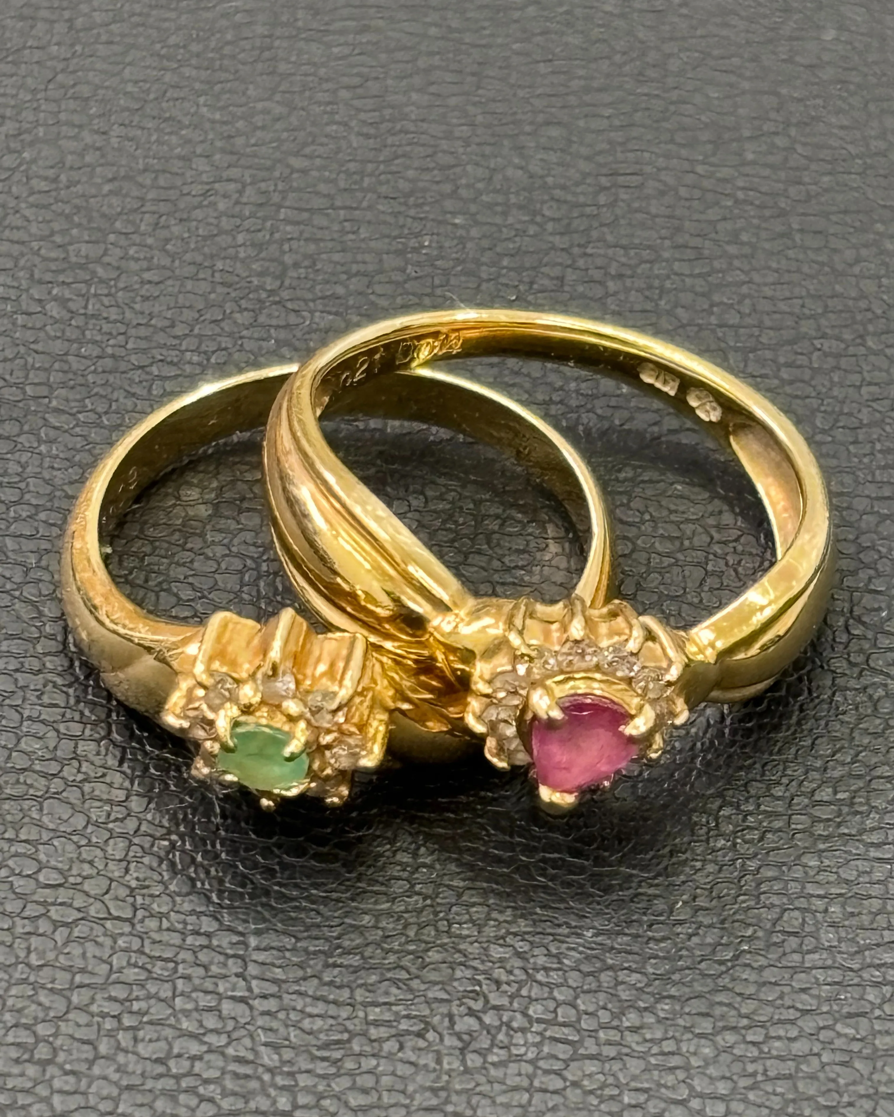 金のエメラルドリングとルビーリングをお買取りさせていただきま...