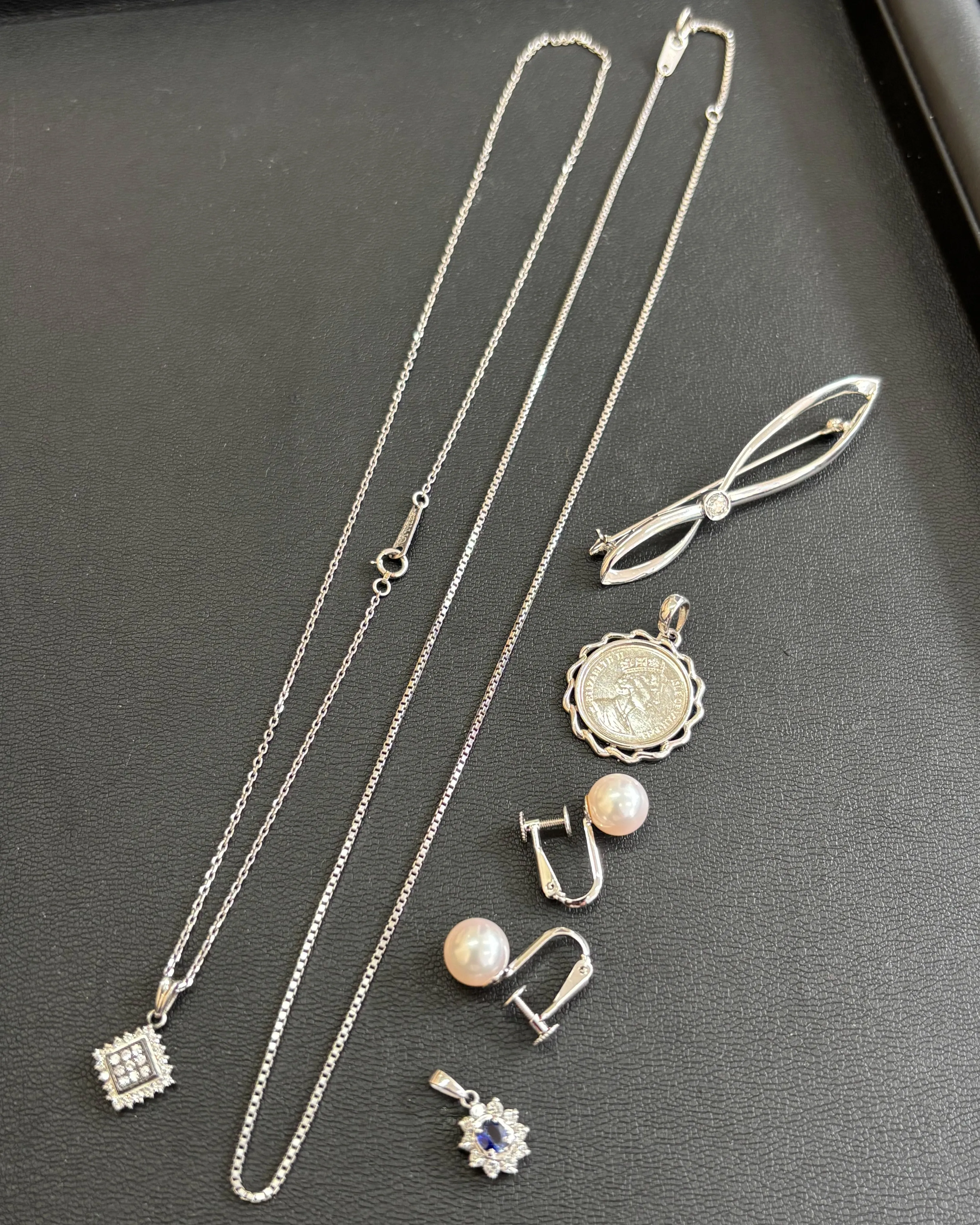 プラチナのアクセサリーをお買取りさせていただきました。