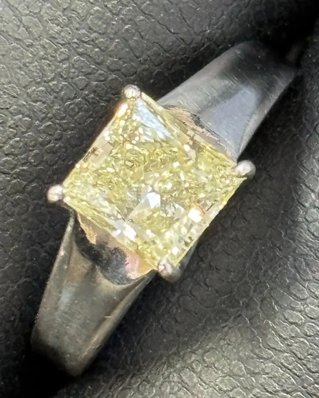プラチナのダイヤリングをお買取りさせていただきました。