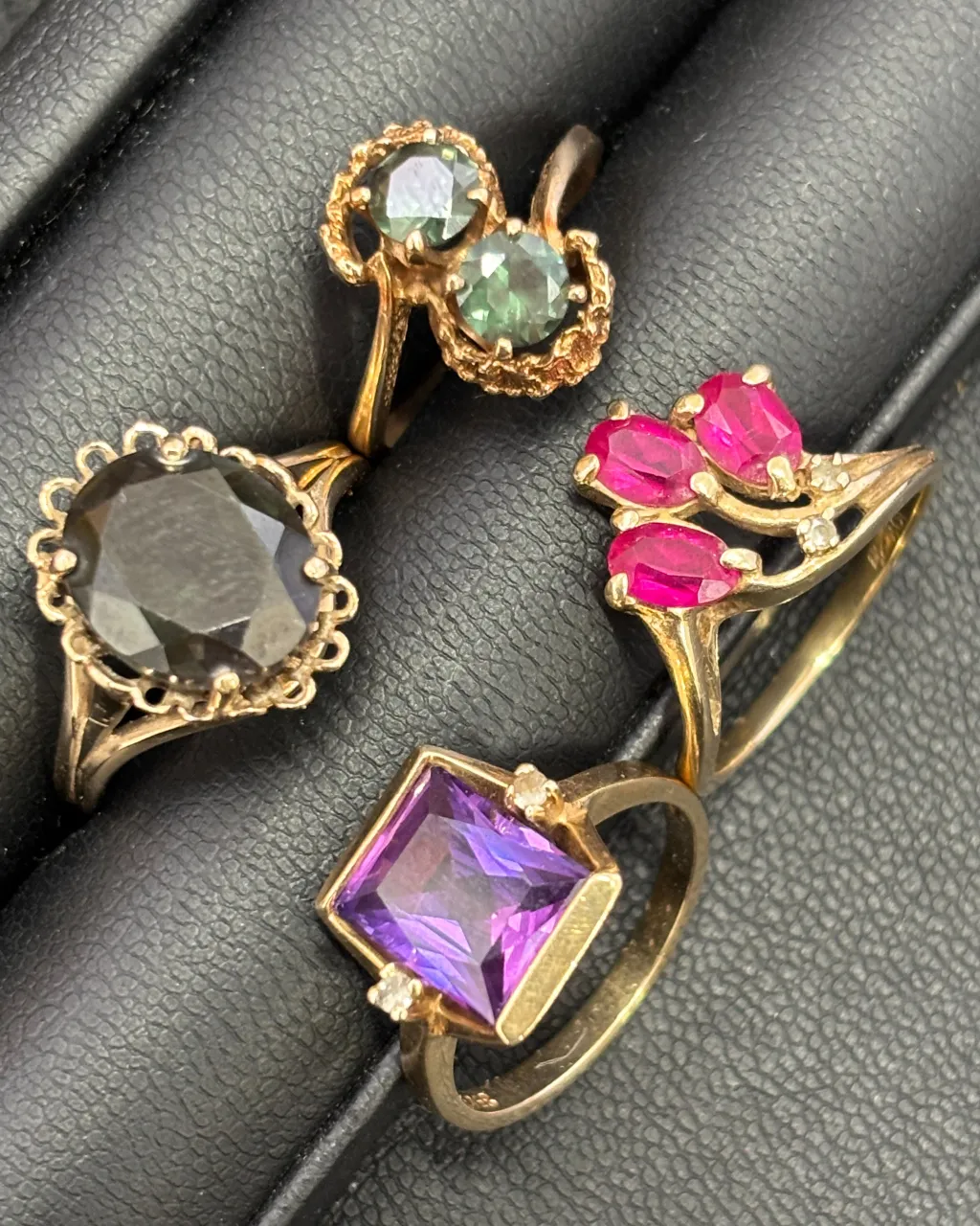 金の石付きリングをお買取りさせていただきました。