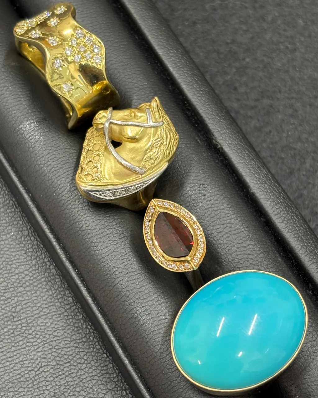 金のアクセサリーをお買取りさせていただきました。